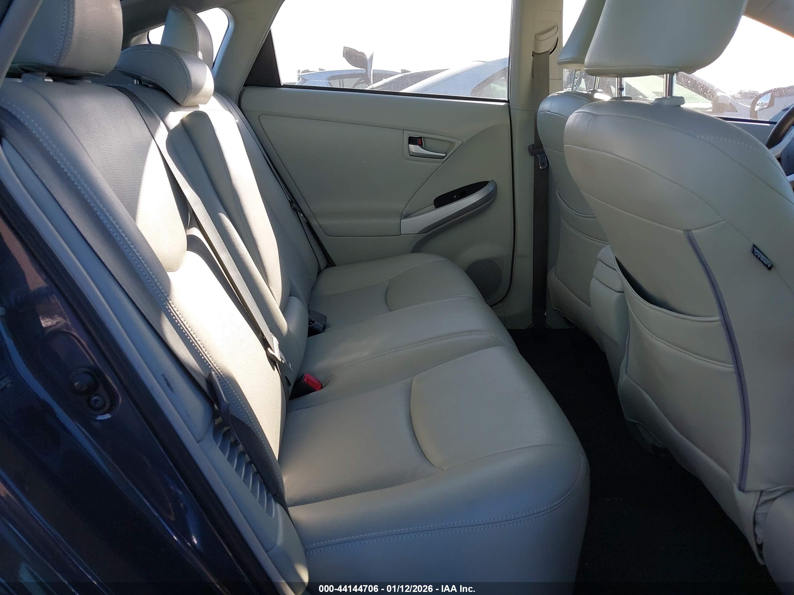 TOYOTA PRIUS image 8