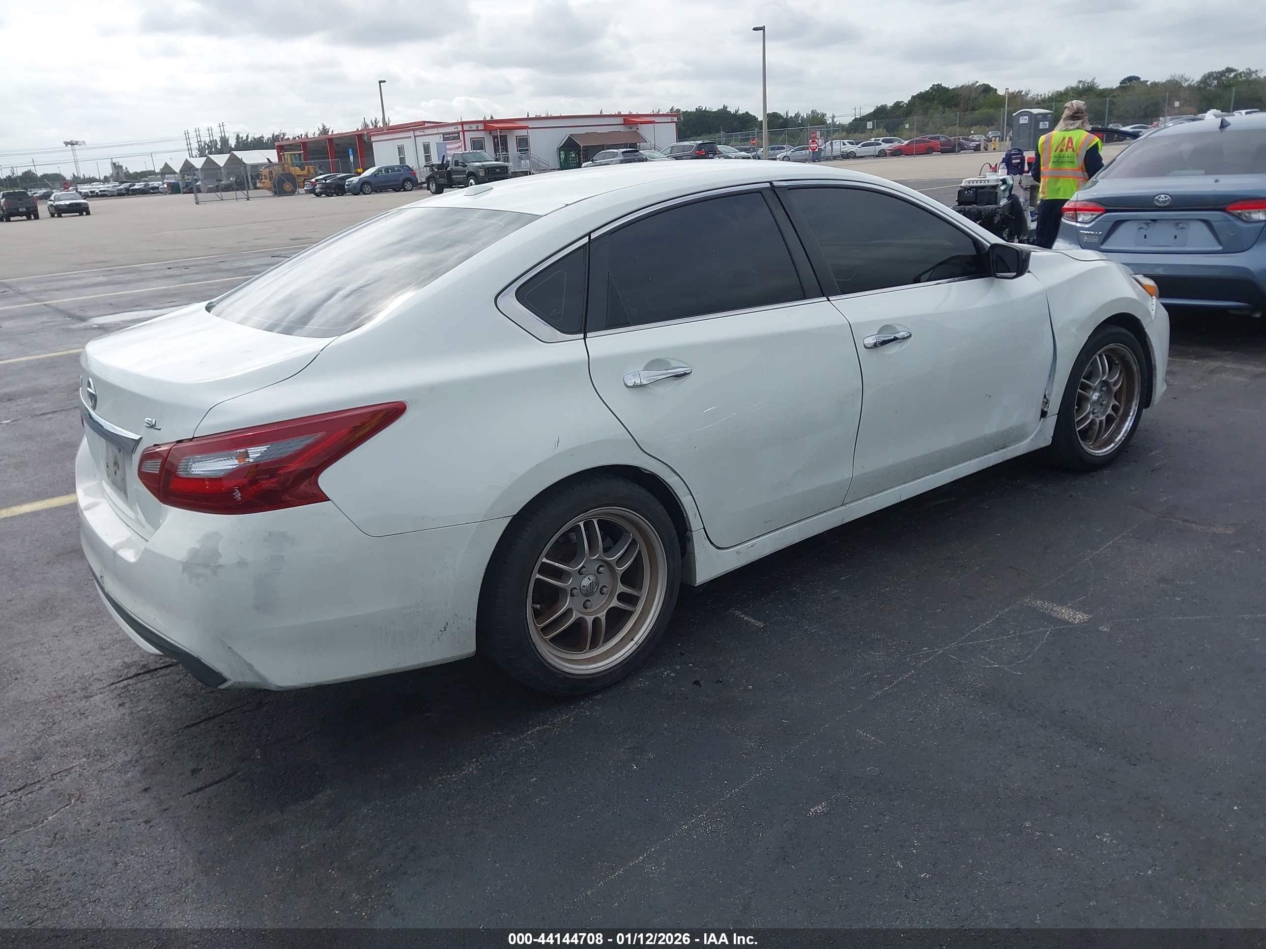 NISSAN ALTIMA image 4