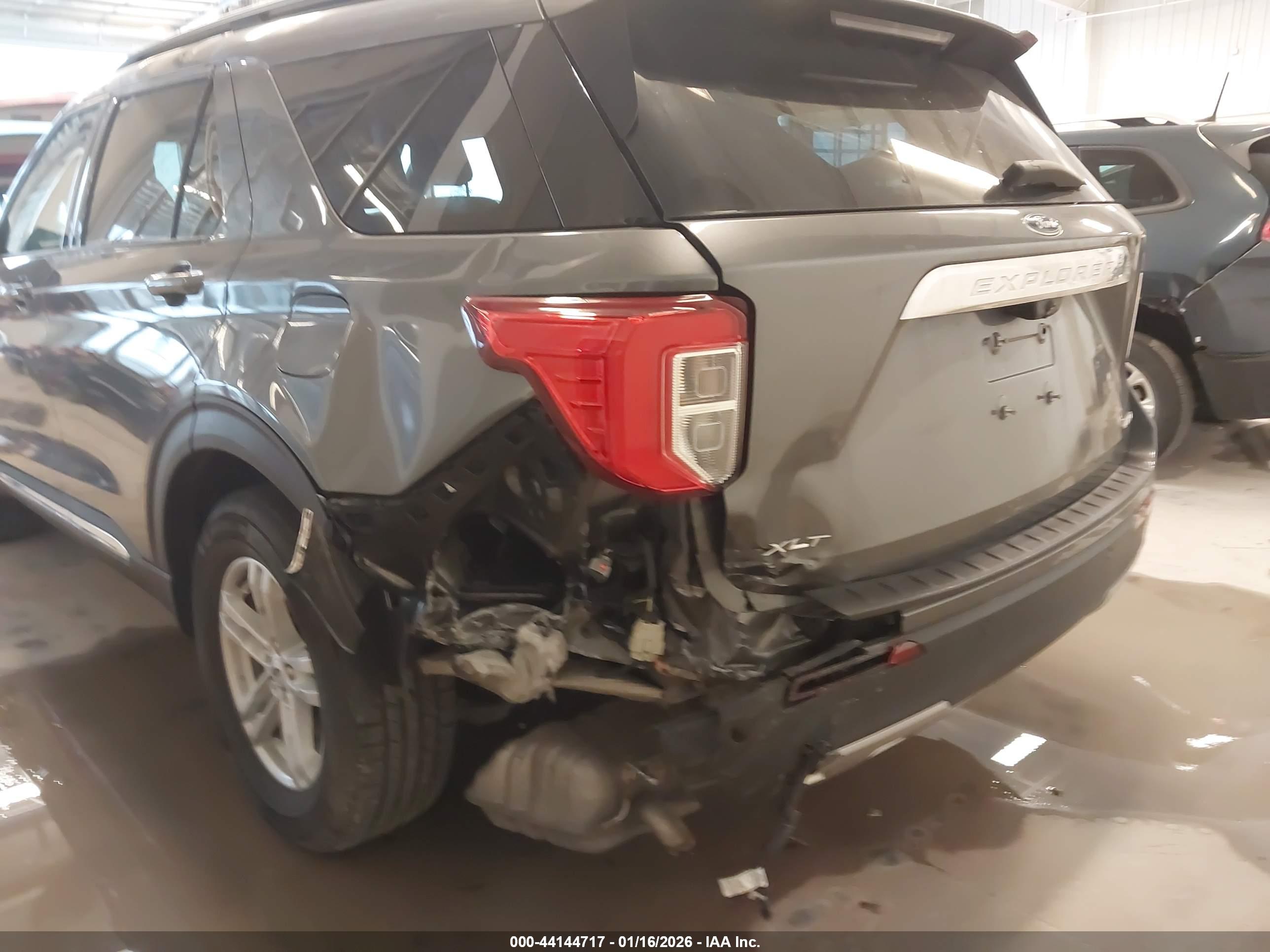 FORD EXPLORER image 6