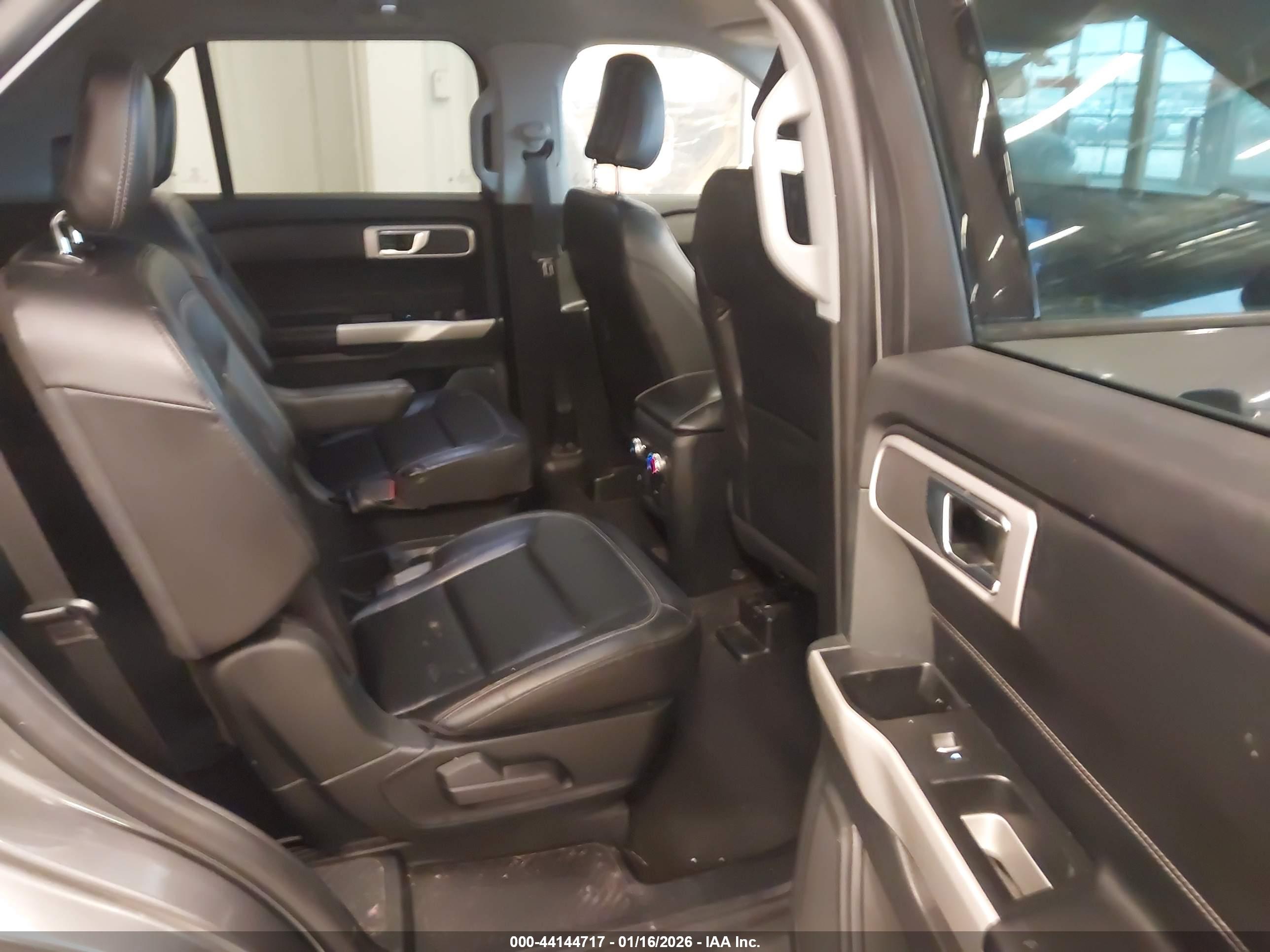FORD EXPLORER image 8