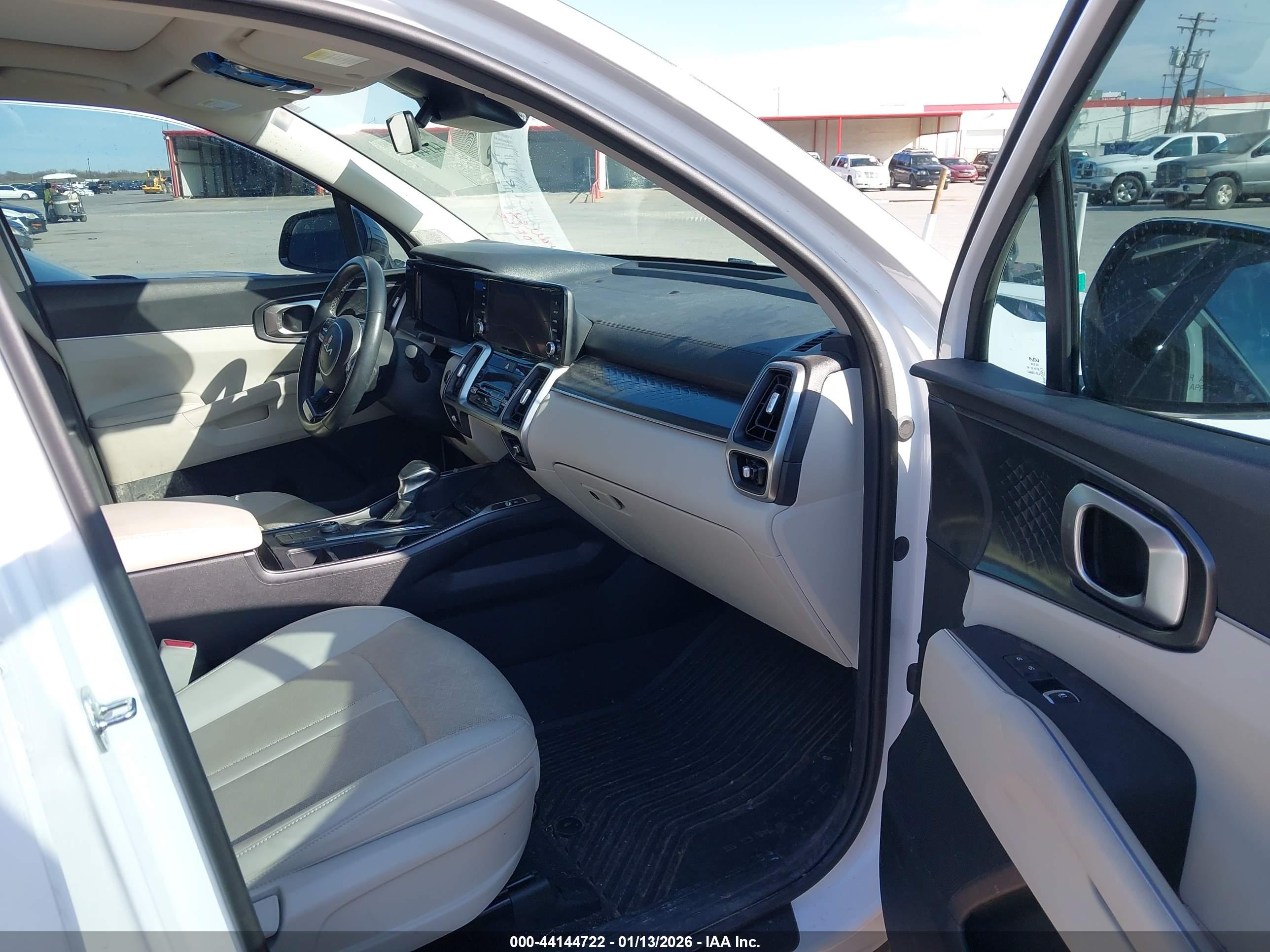 KIA SORENTO image 5