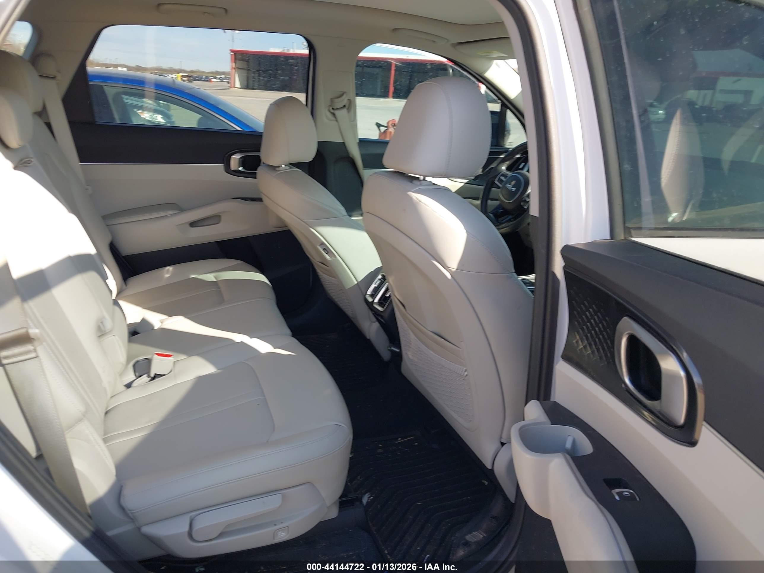 KIA SORENTO image 8