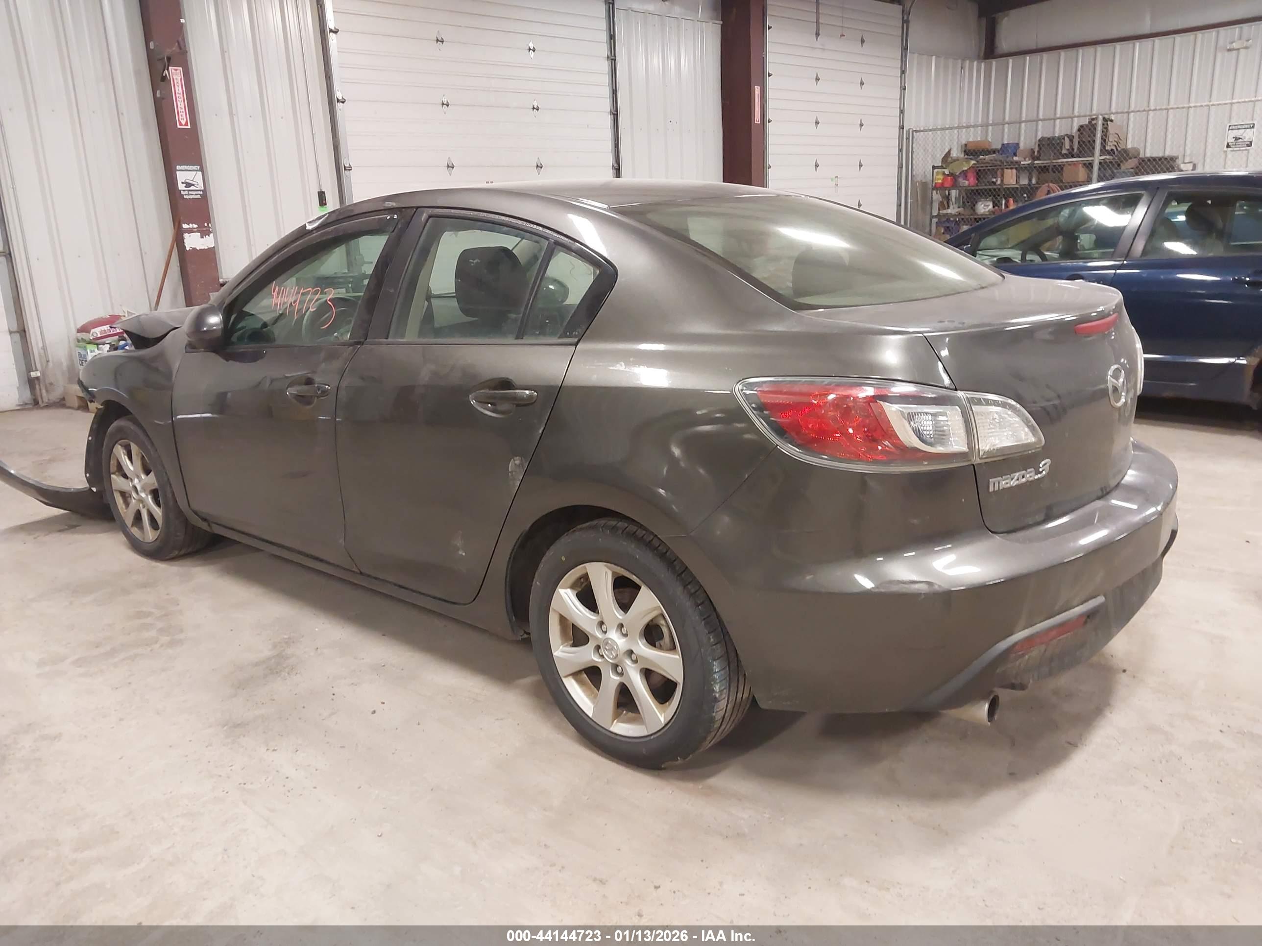 MAZDA MAZDA3 image 3