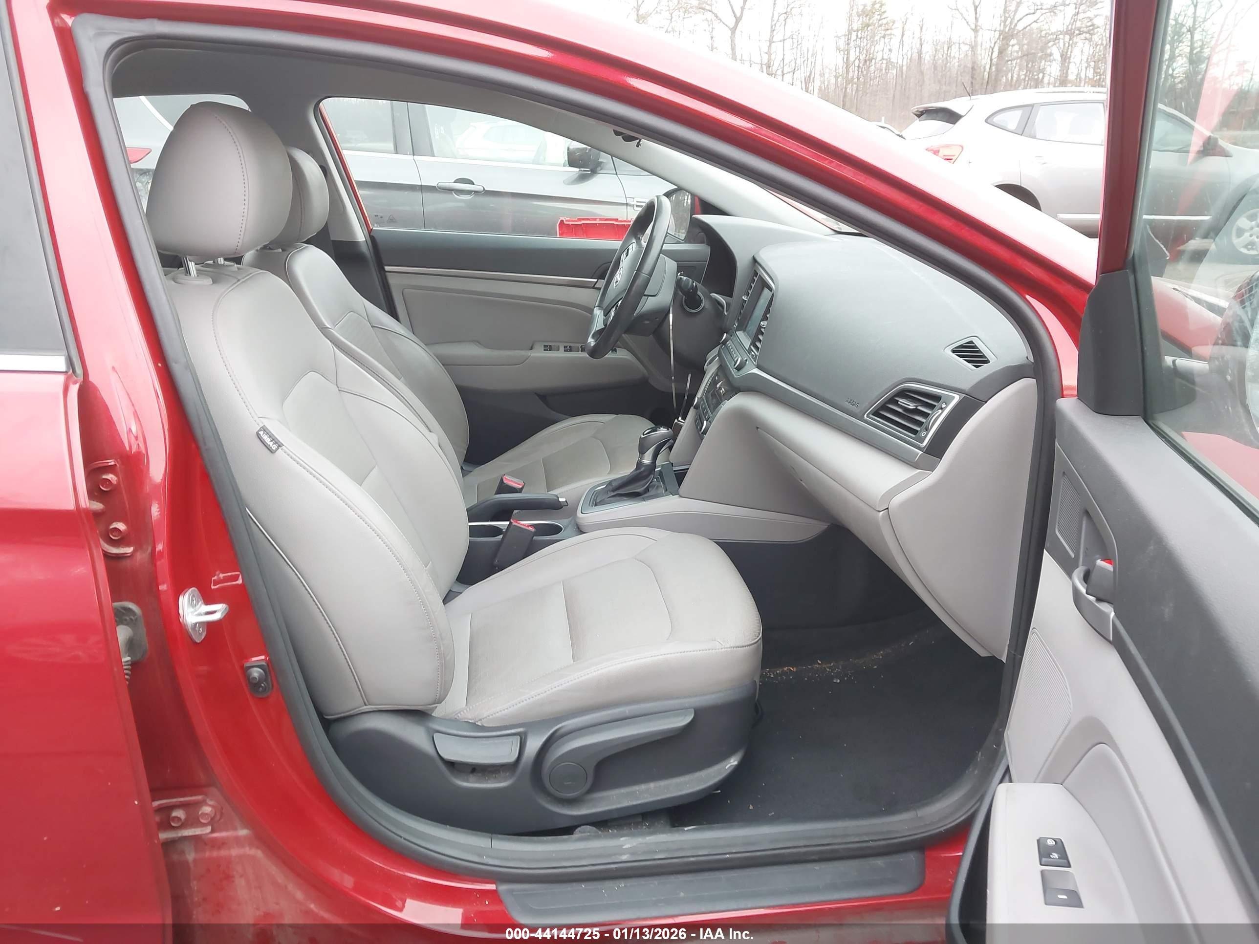 HYUNDAI ELANTRA image 5