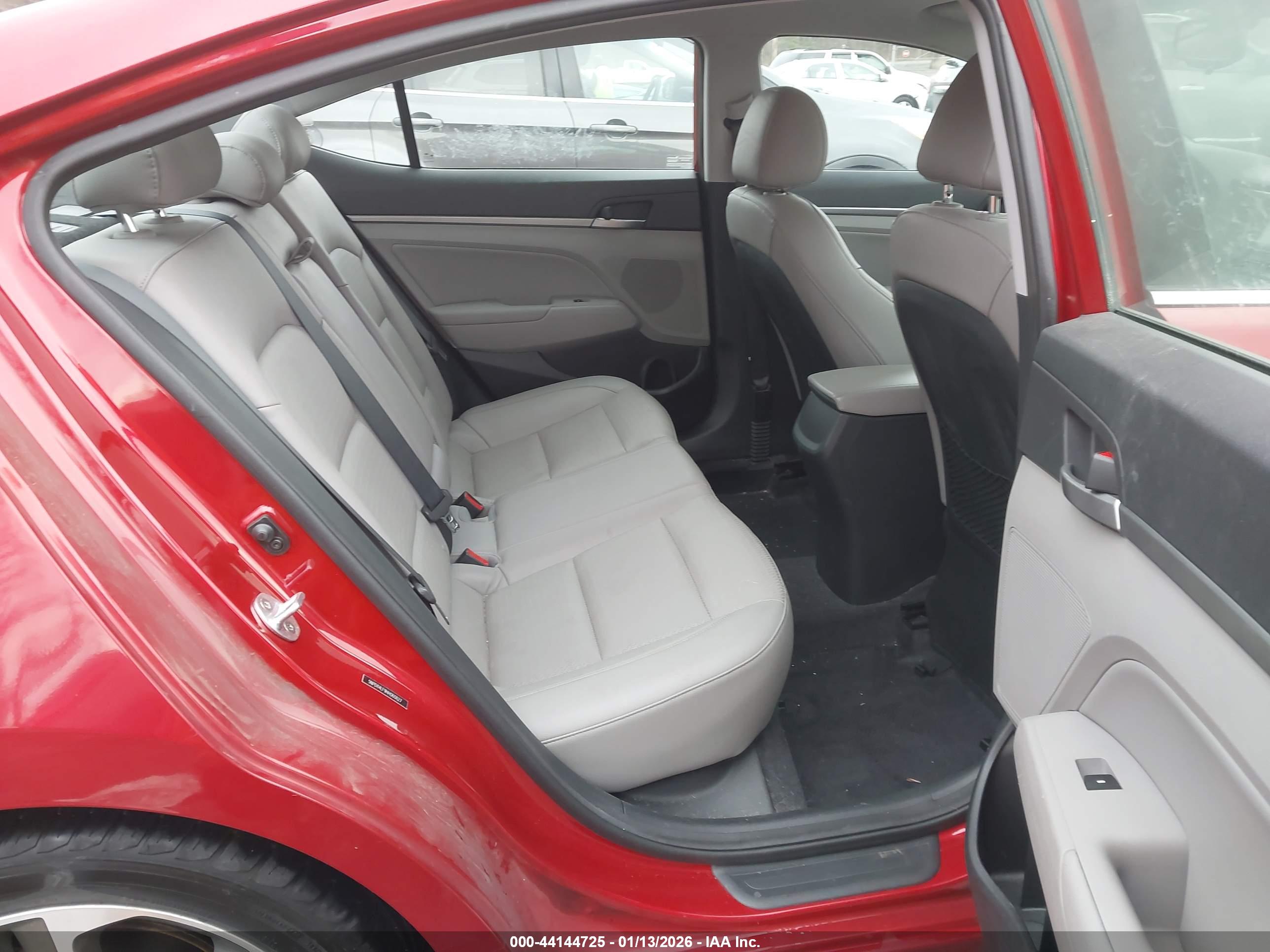 HYUNDAI ELANTRA image 8