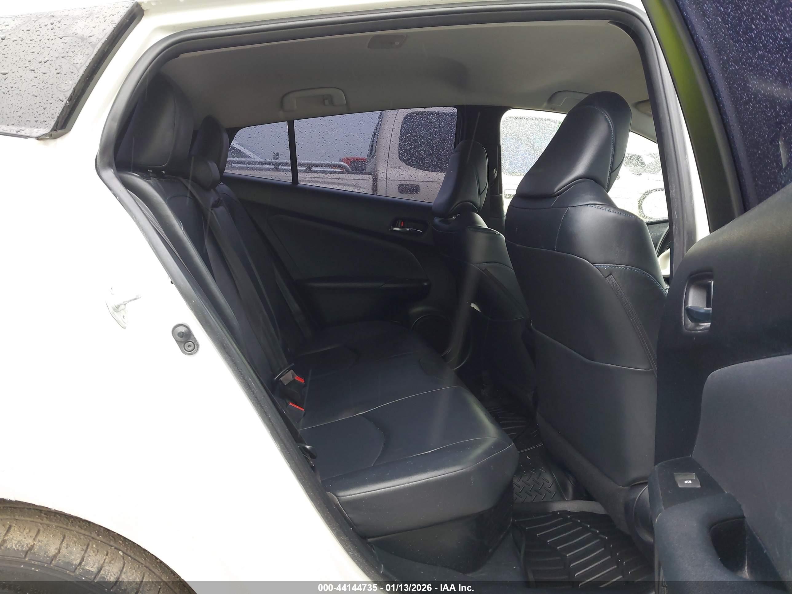TOYOTA PRIUS image 8