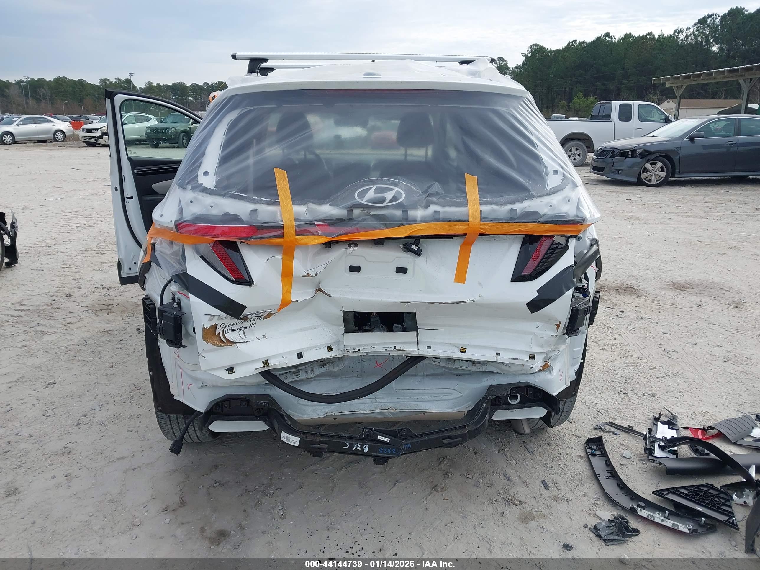 HYUNDAI TUCSON image 6