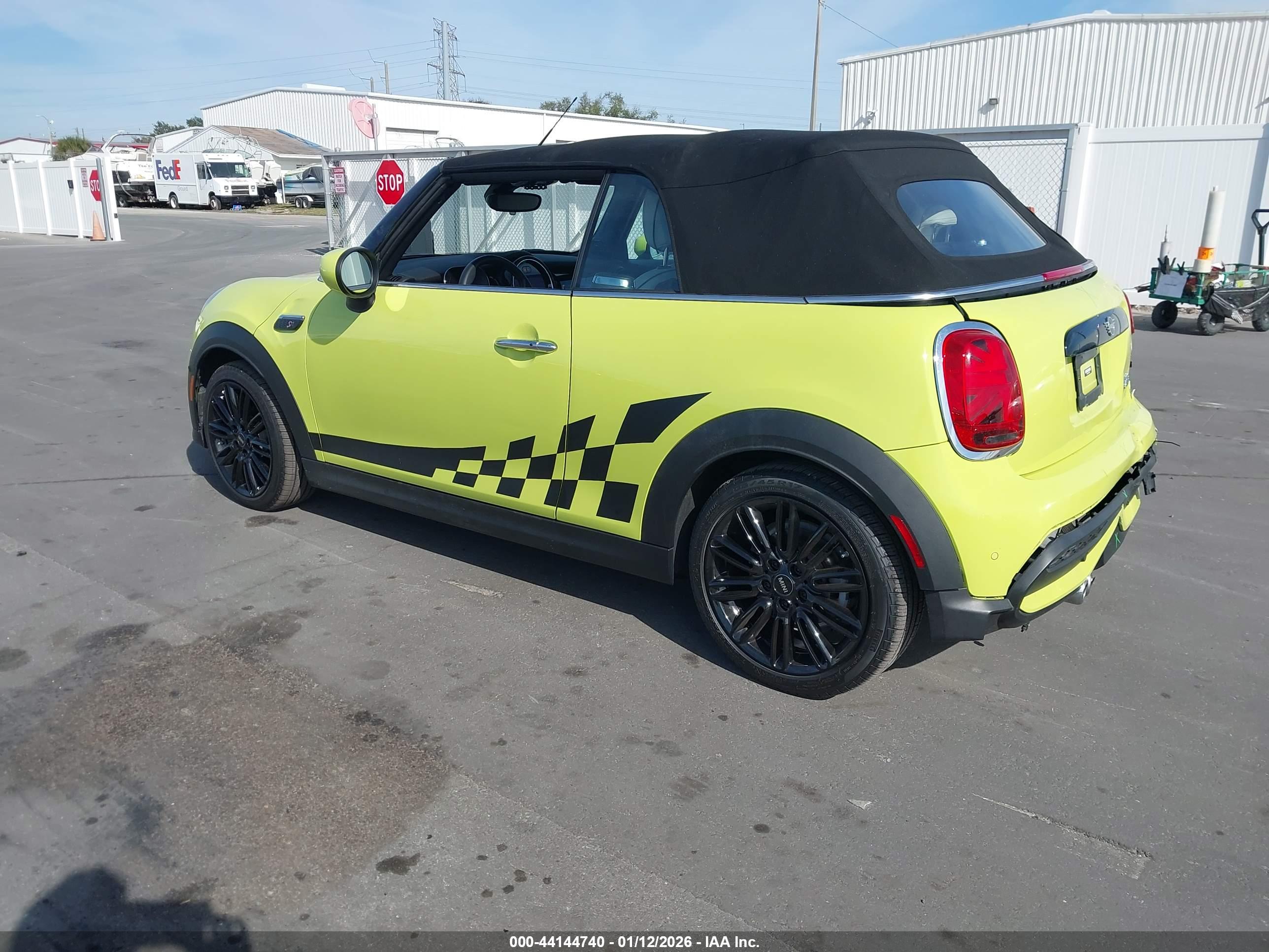 MINI CONVERTIBLE image 3