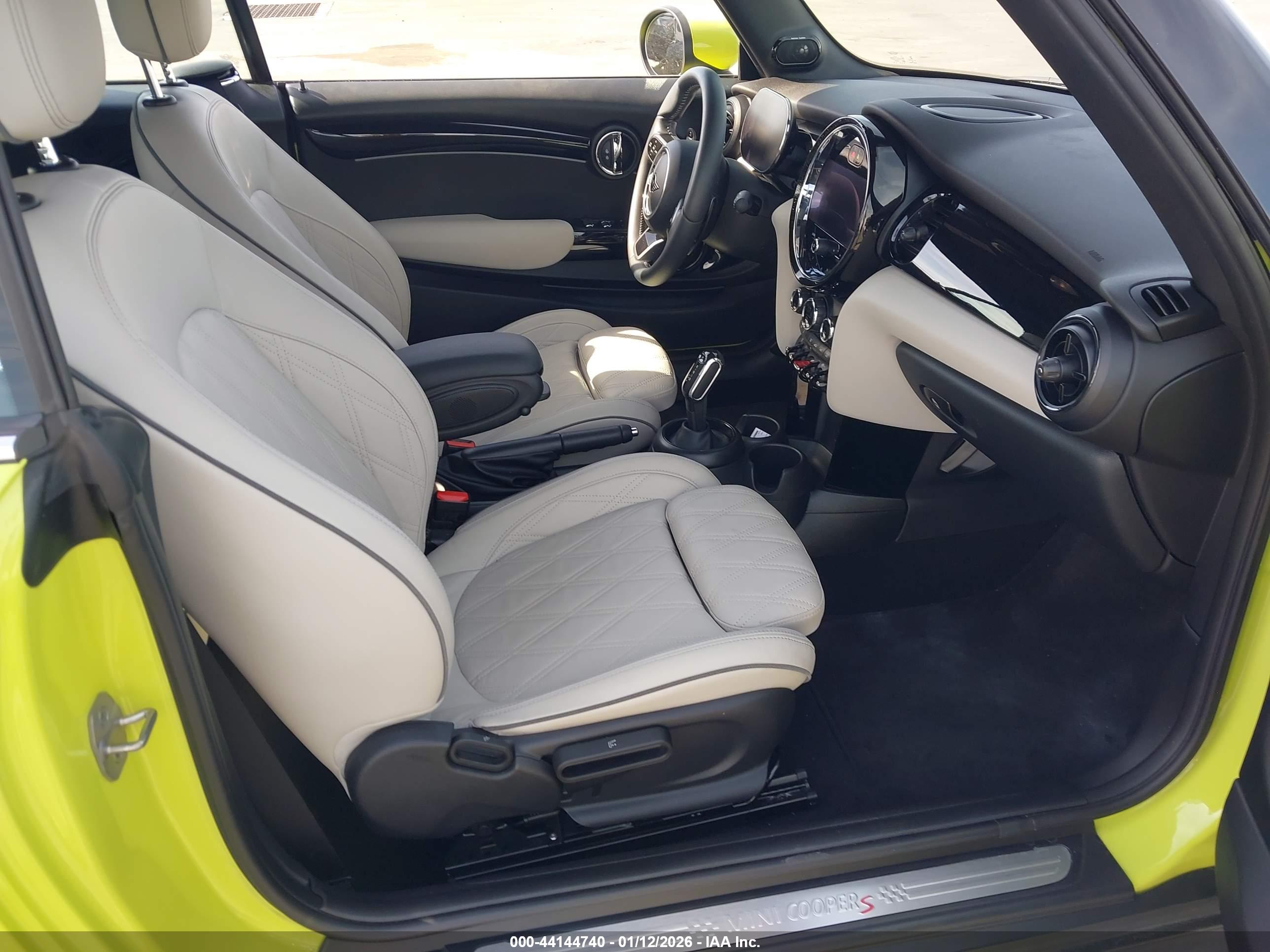 MINI CONVERTIBLE image 5