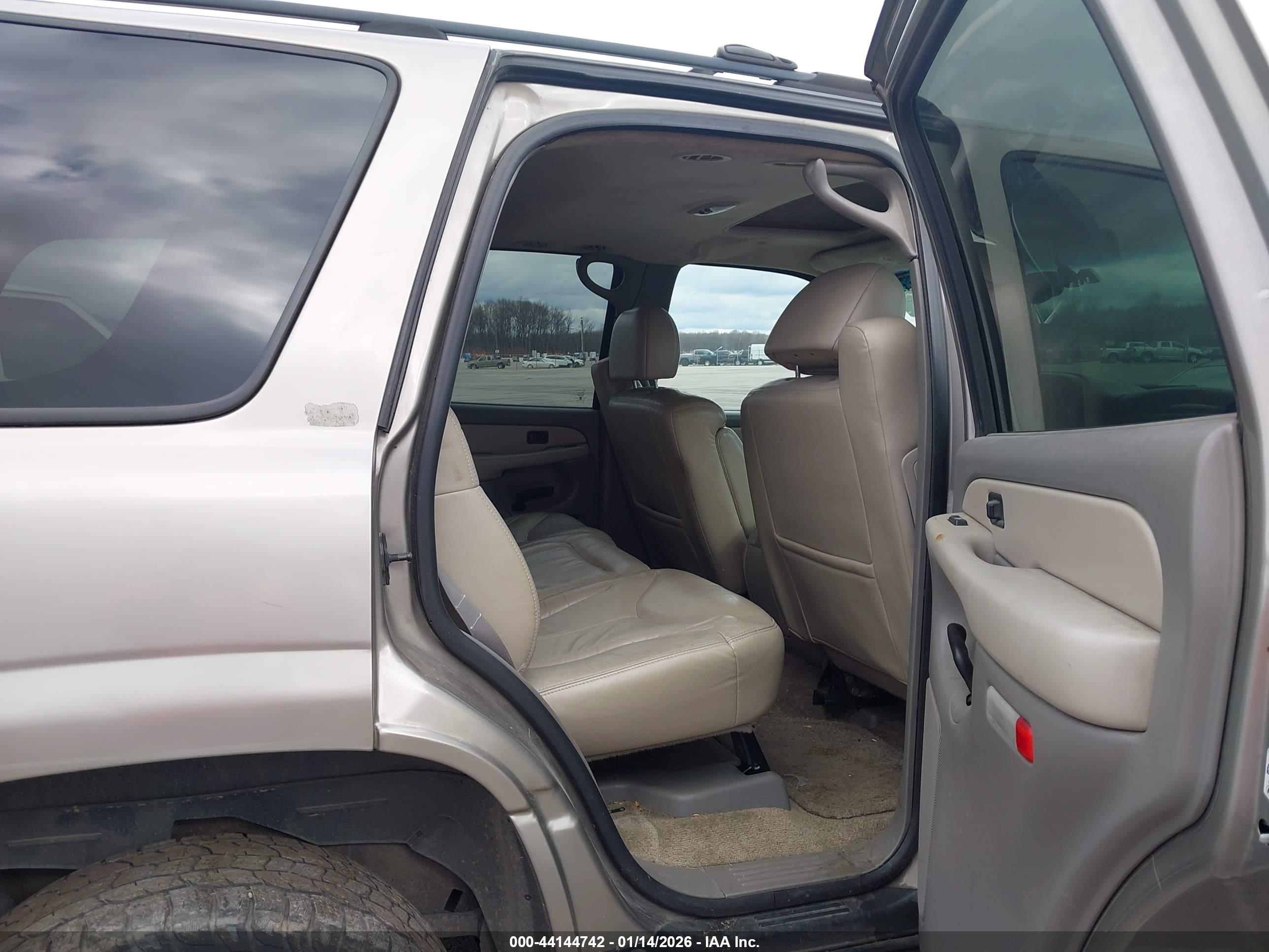 GMC YUKON image 8