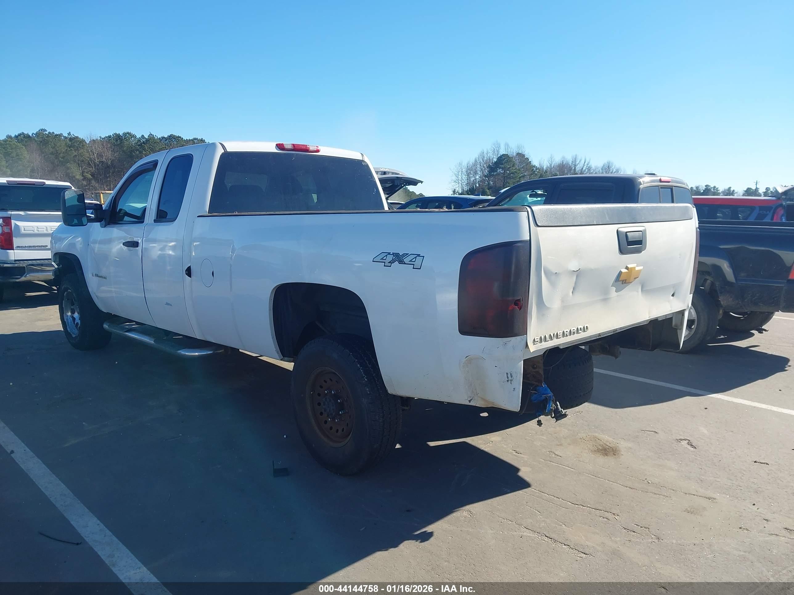 CHEVROLET SILVERADO image 3