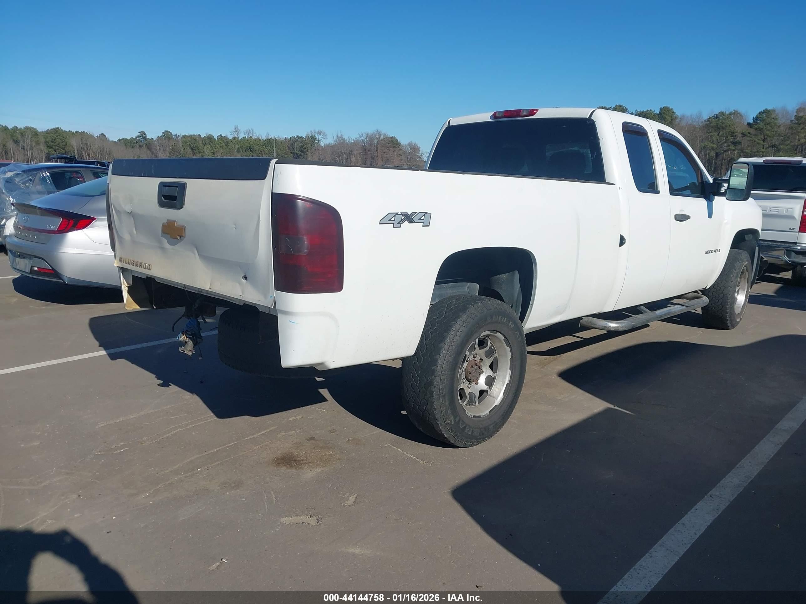 CHEVROLET SILVERADO image 4