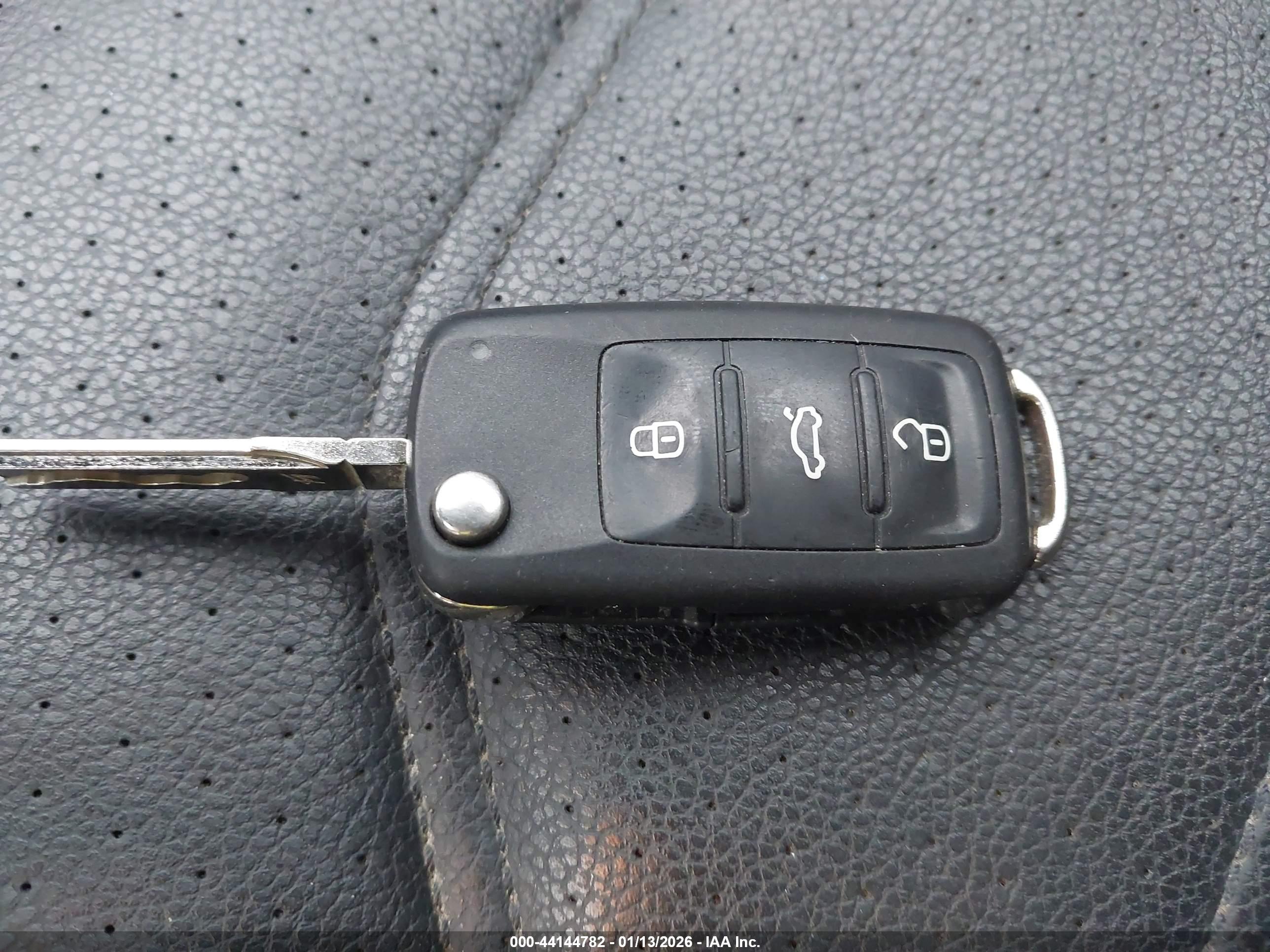 VOLKSWAGEN PASSAT image 11