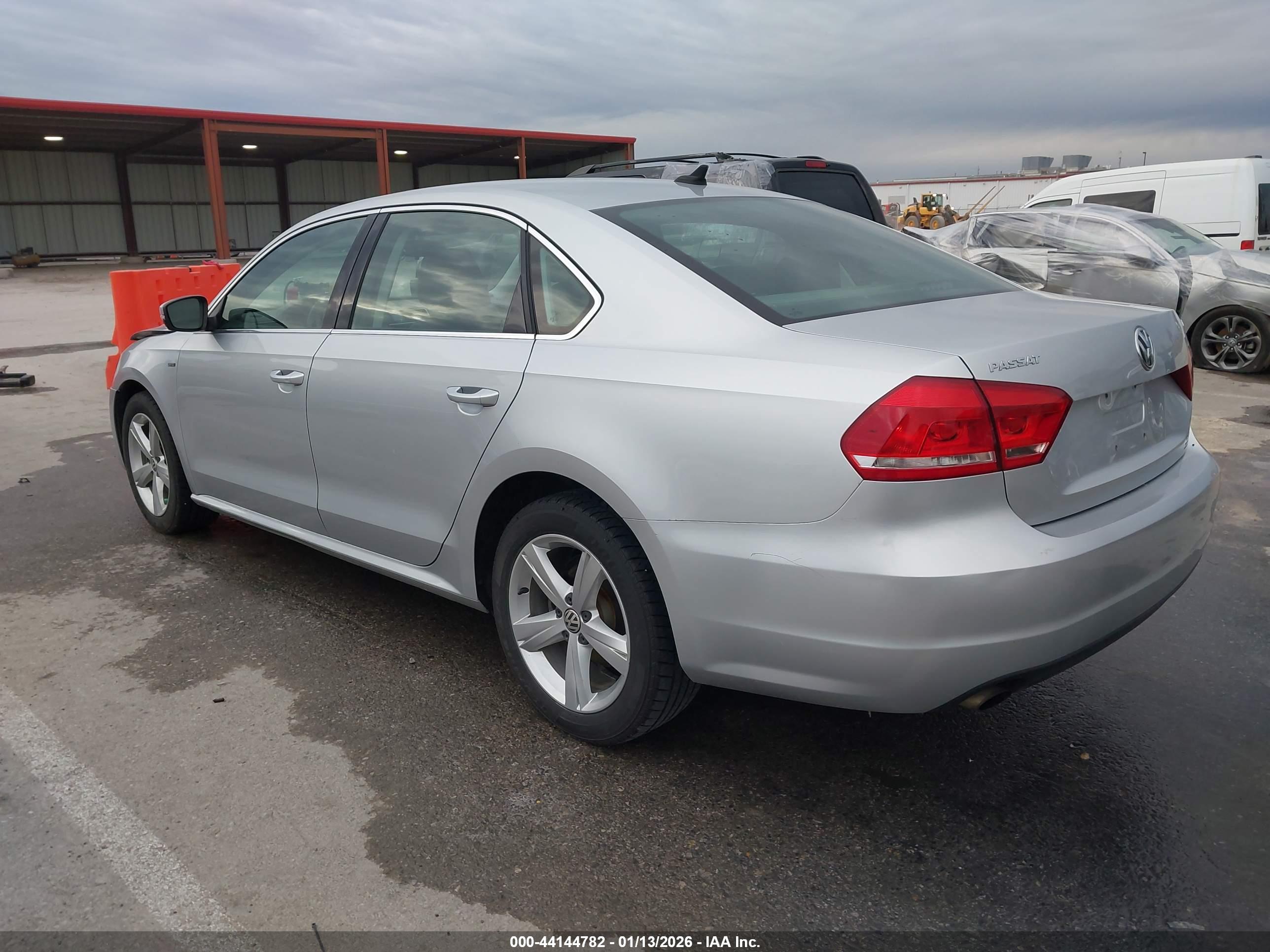 VOLKSWAGEN PASSAT image 3