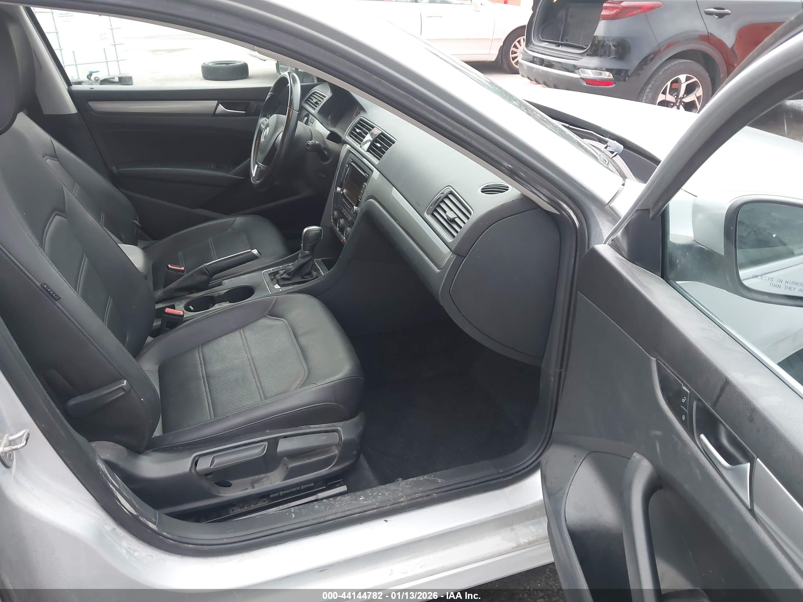 VOLKSWAGEN PASSAT image 5