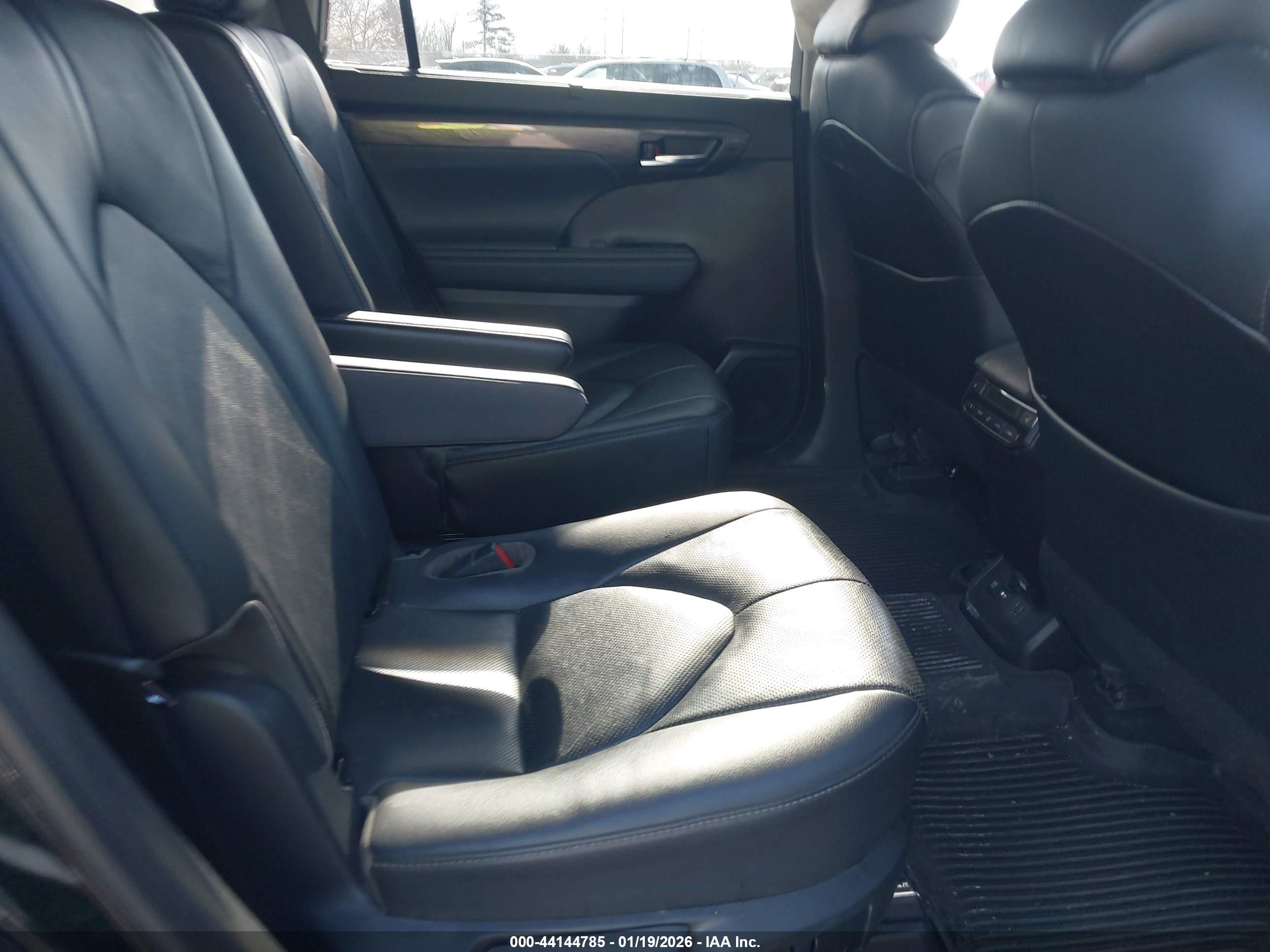 TOYOTA HIGHLANDER image 8