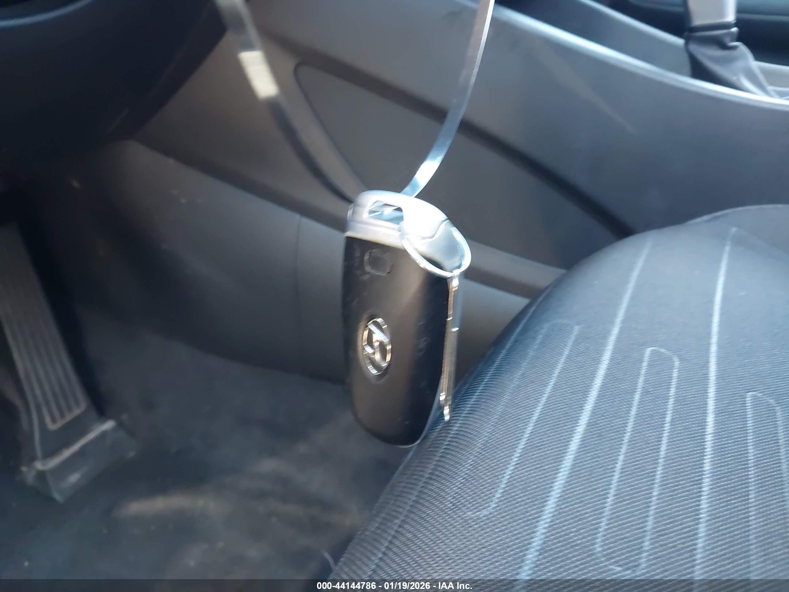 HYUNDAI SANTA image 11