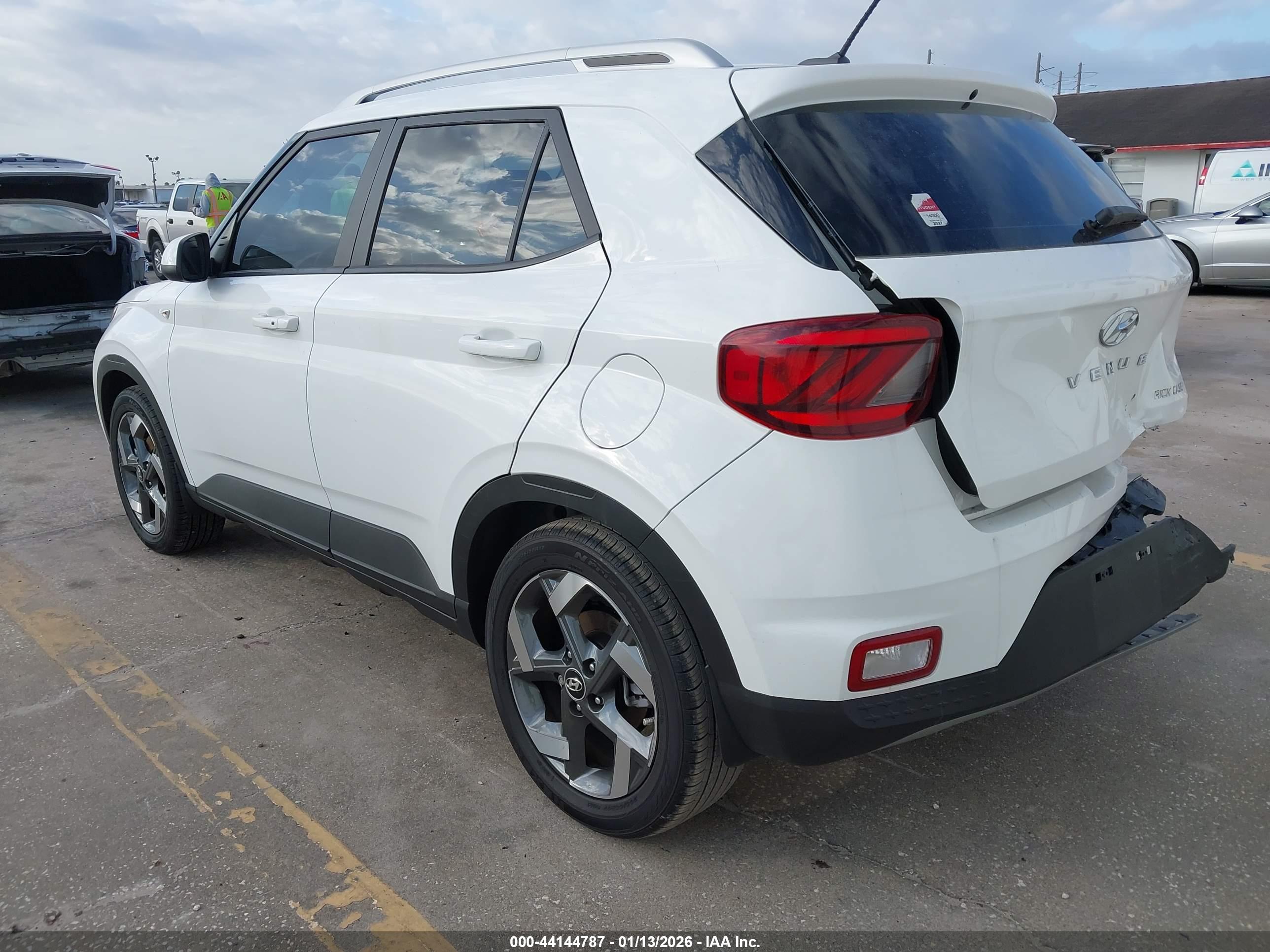 HYUNDAI VENUE image 3