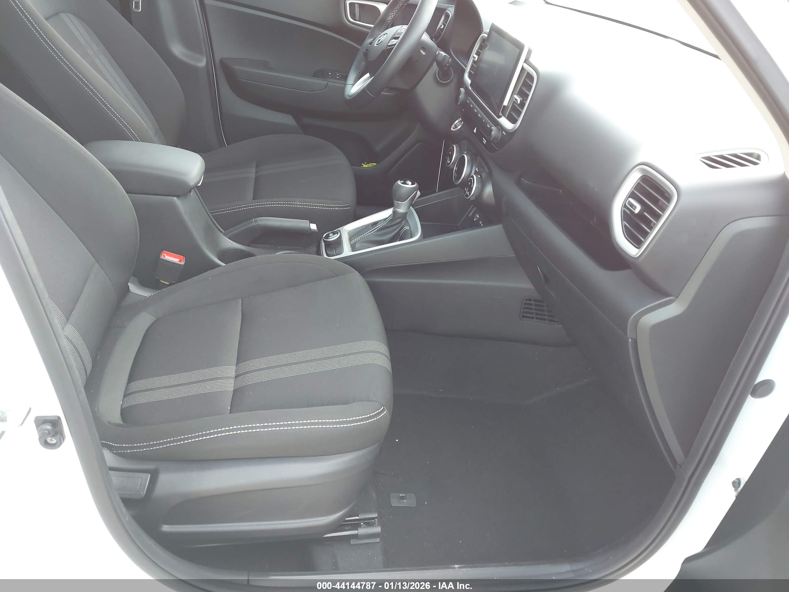 HYUNDAI VENUE image 5