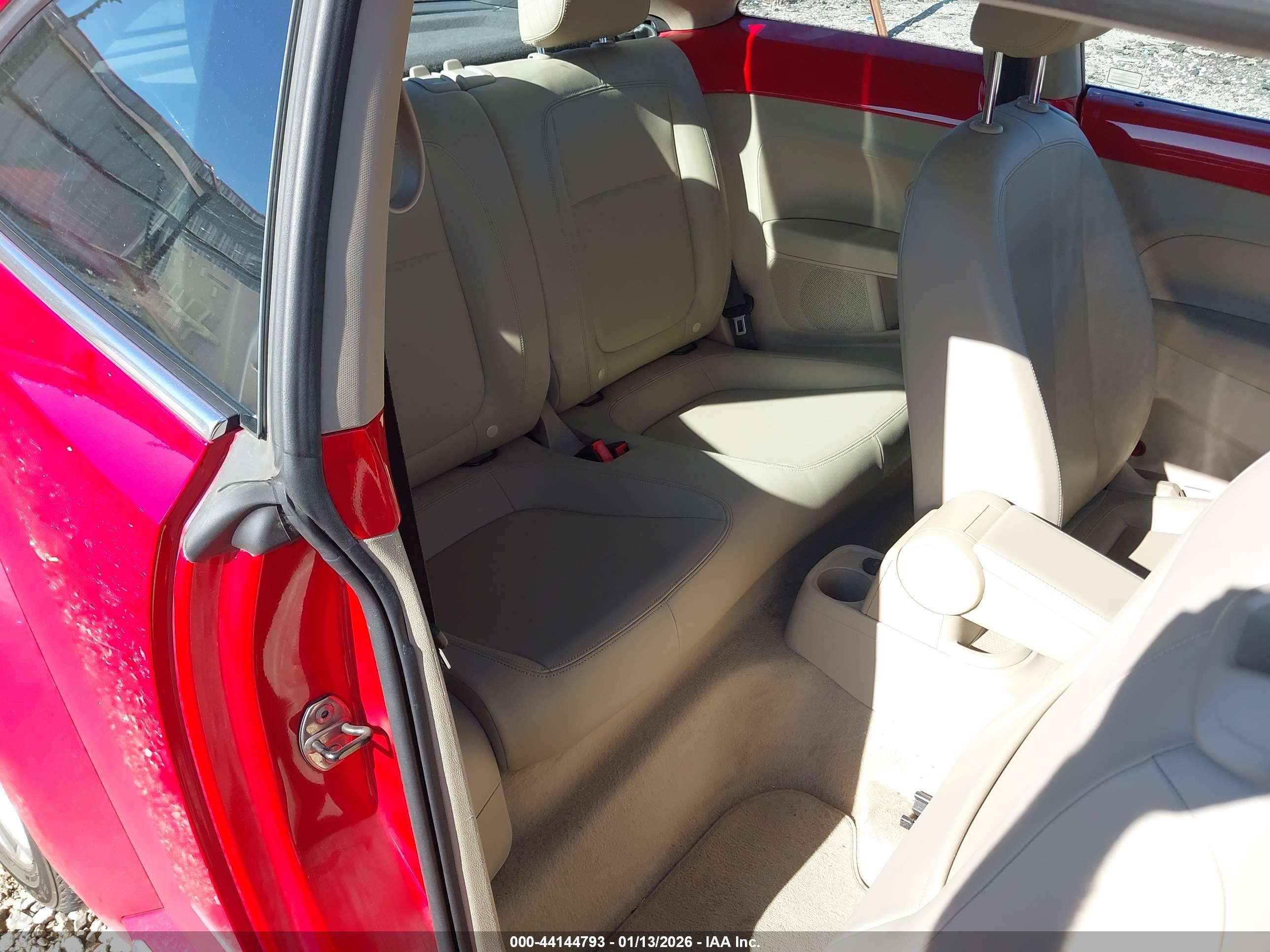 VOLKSWAGEN BEETLE image 8