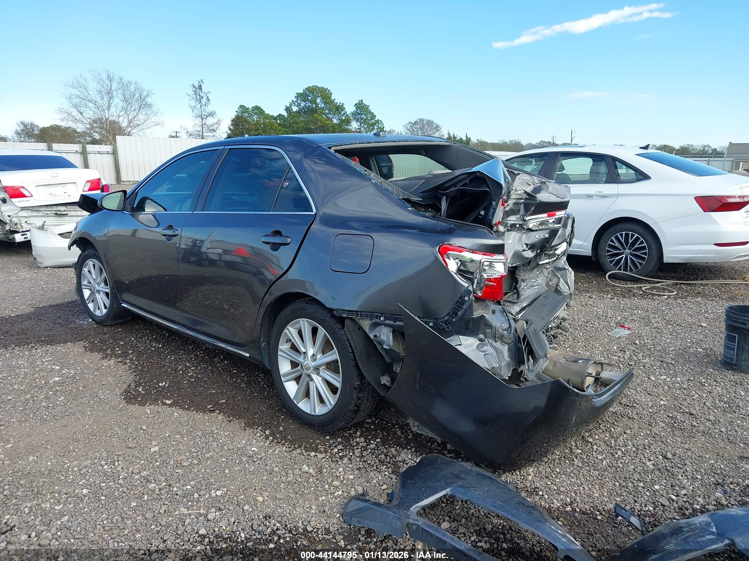 TOYOTA CAMRY image 3