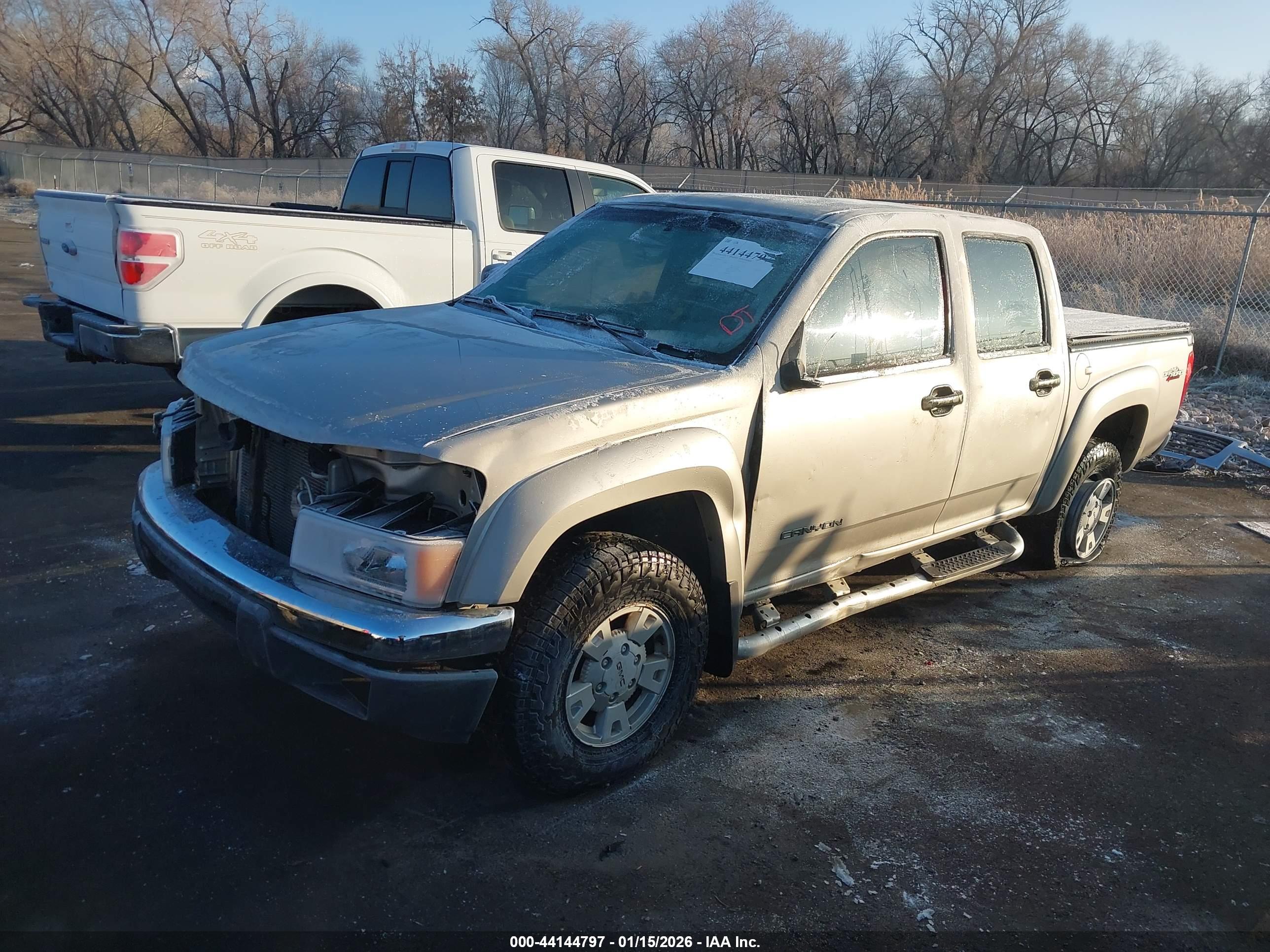 GMC CANYON image 2