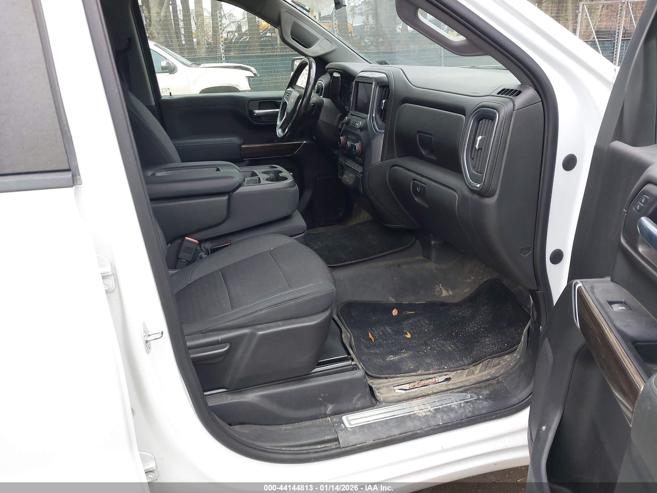 CHEVROLET SILVERADO image 5