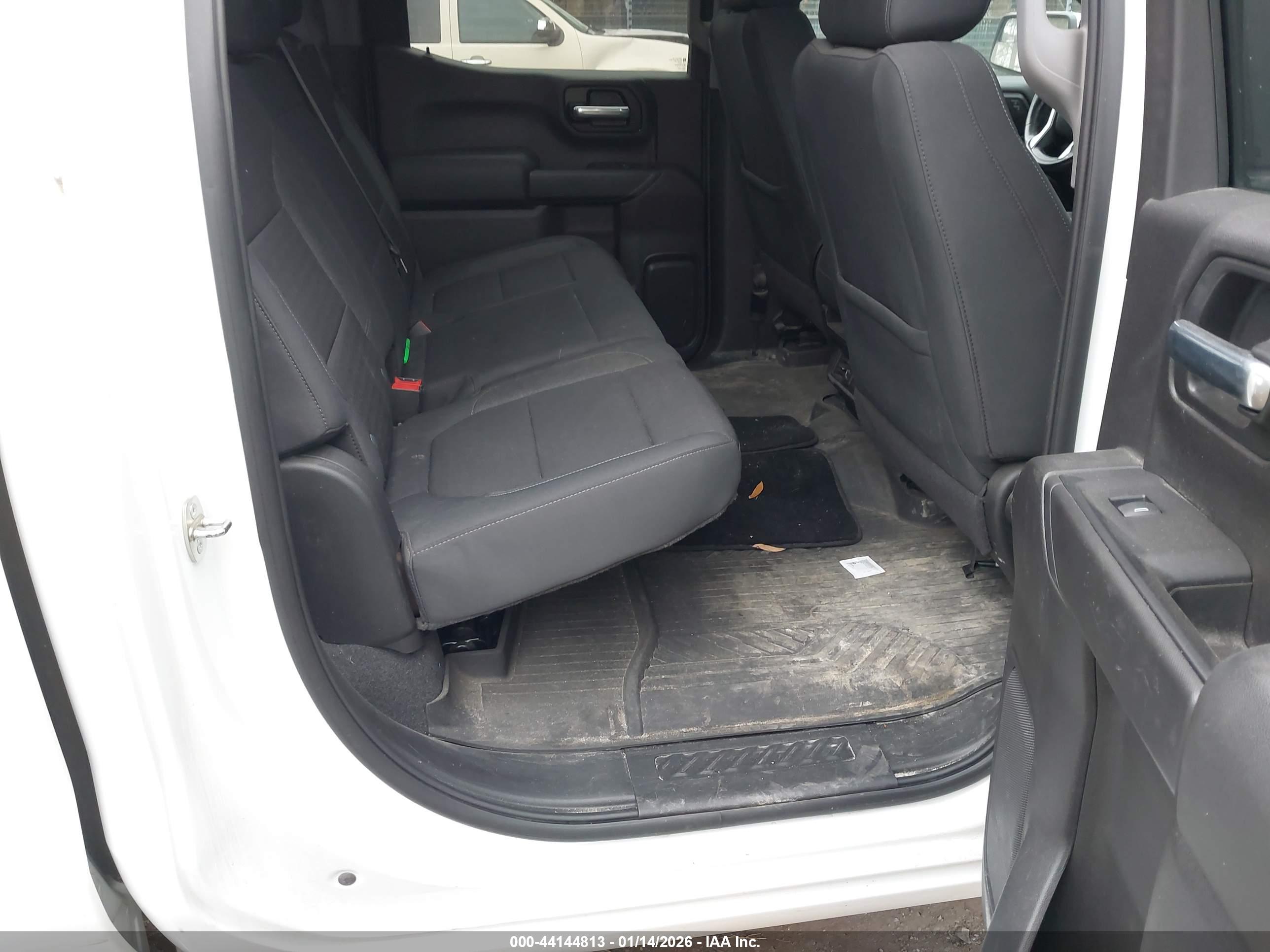 CHEVROLET SILVERADO image 8