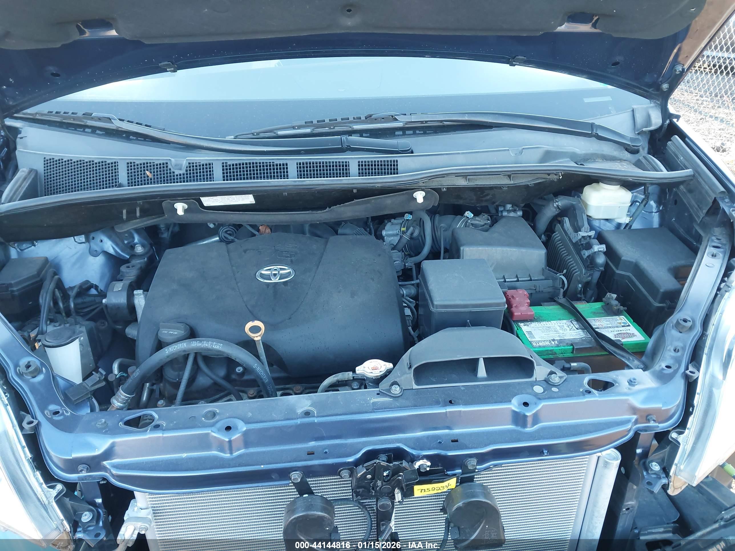 TOYOTA SIENNA image 10