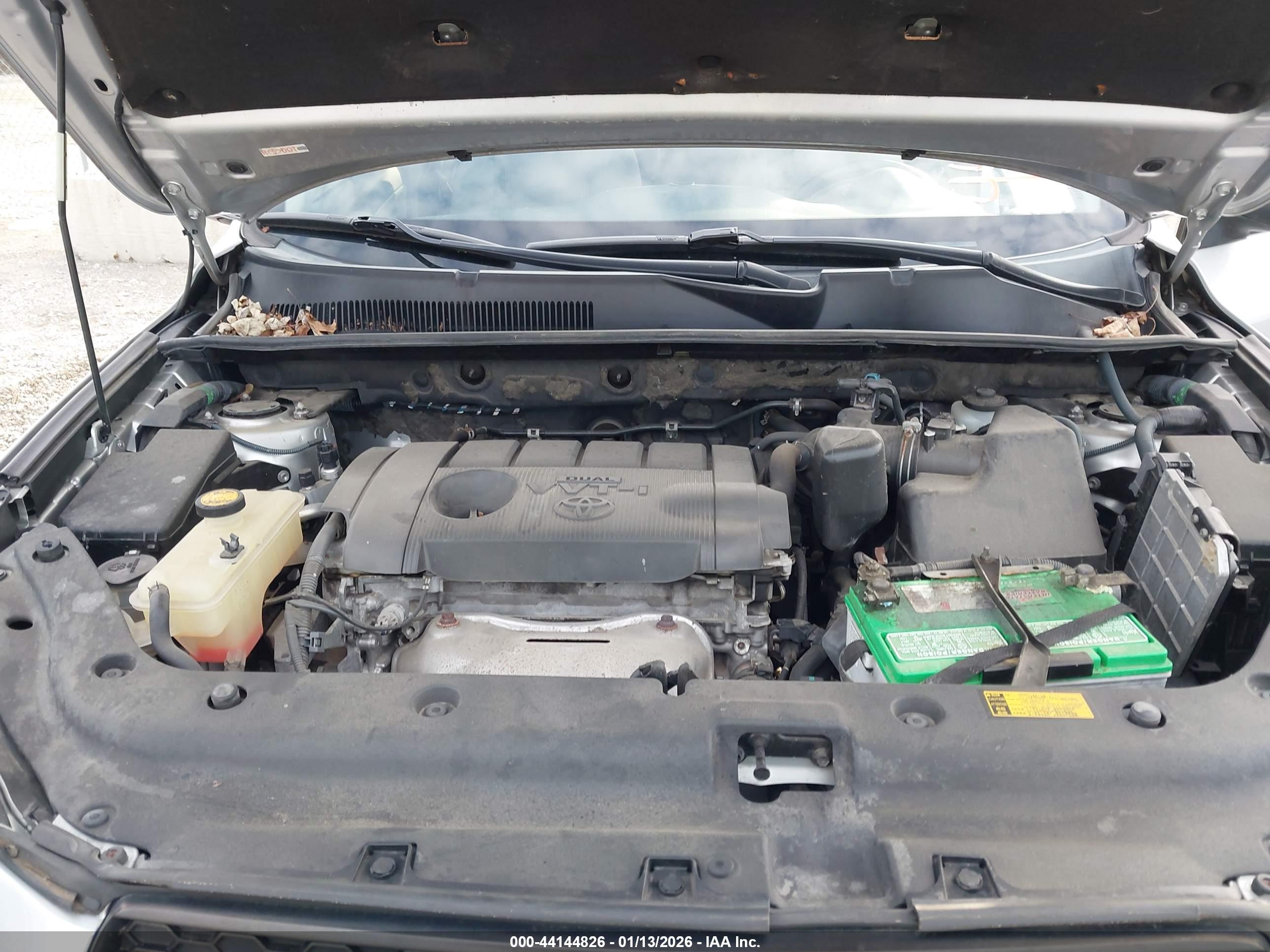 TOYOTA RAV4 image 10