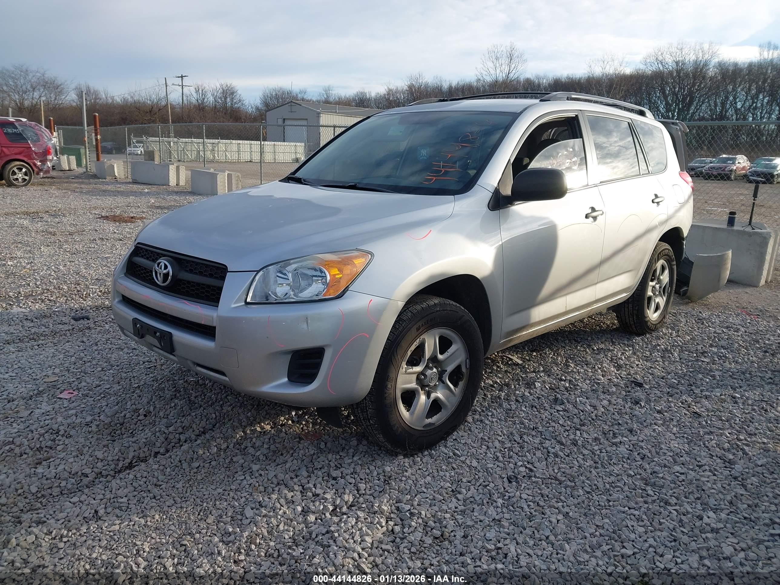 TOYOTA RAV4 image 2