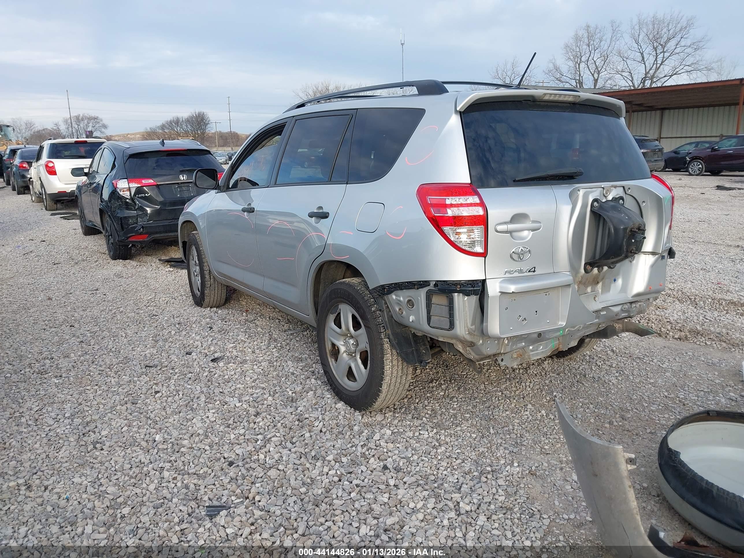 TOYOTA RAV4 image 3