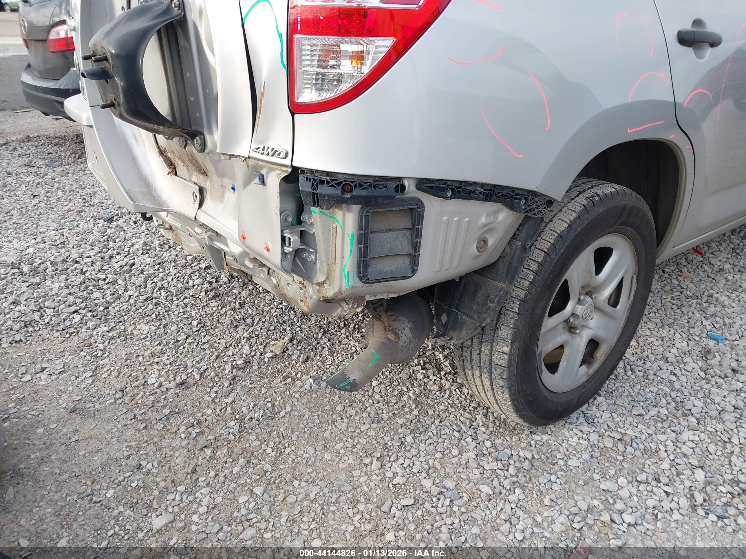 TOYOTA RAV4 image 6