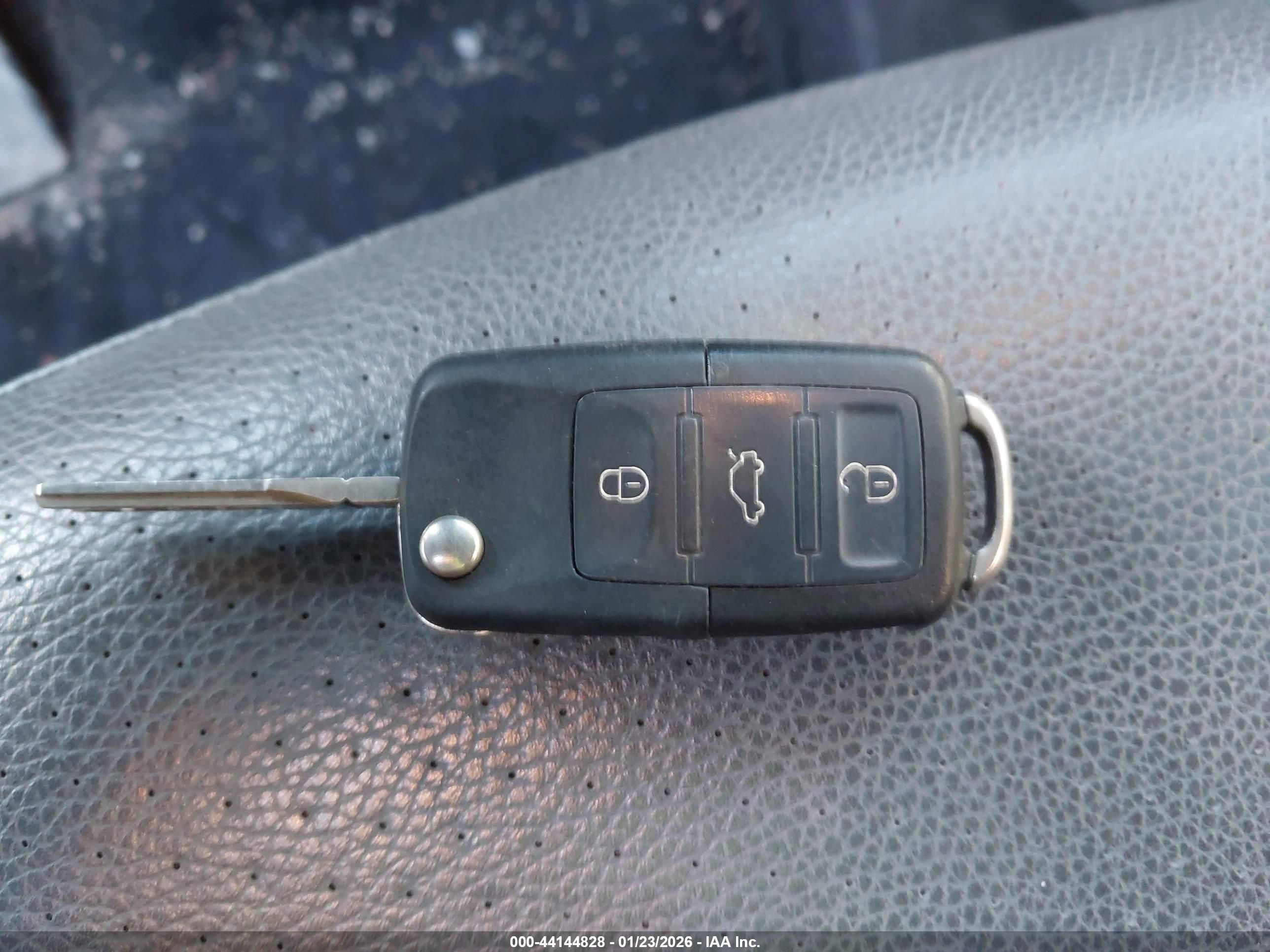 VOLKSWAGEN JETTA image 11
