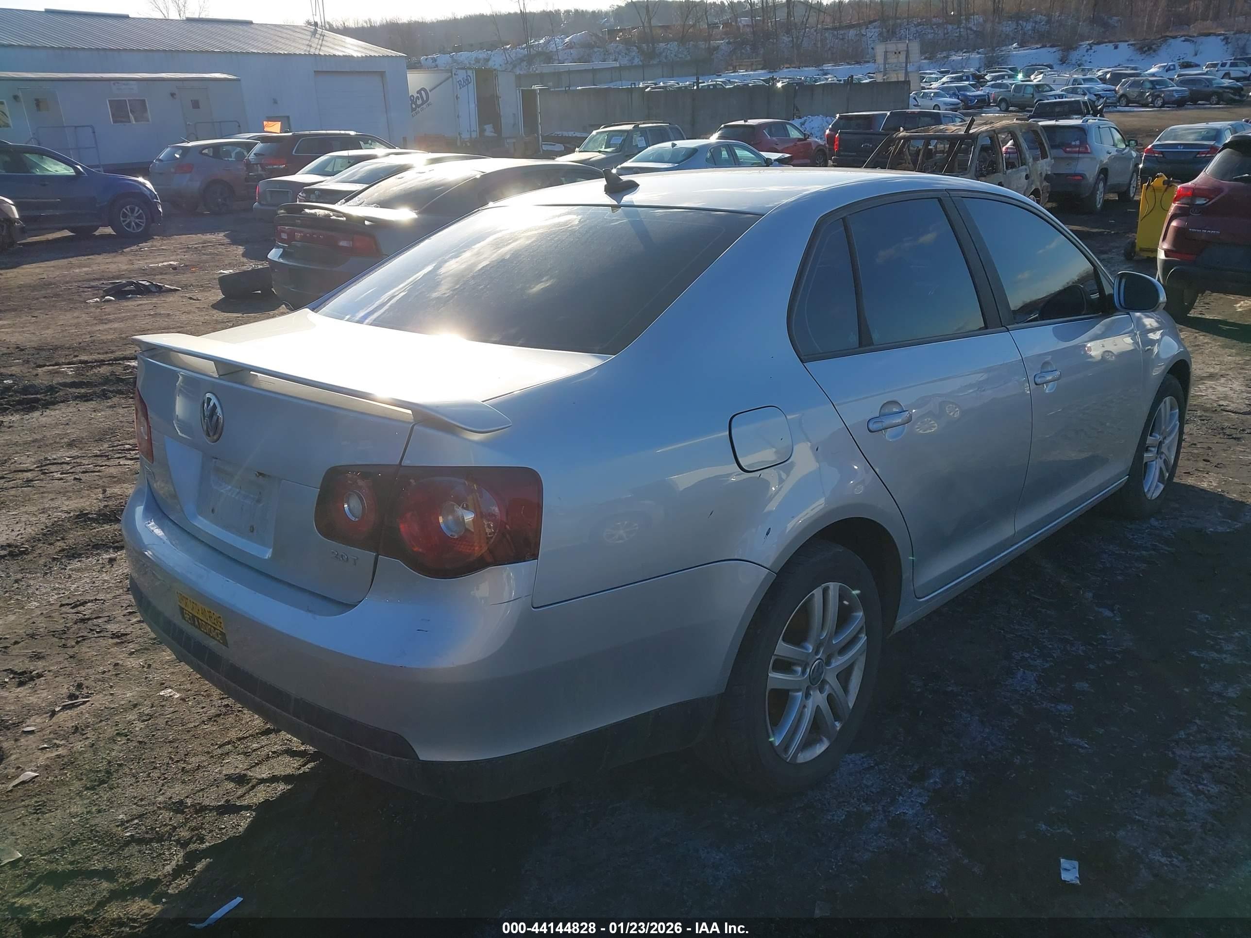VOLKSWAGEN JETTA image 4