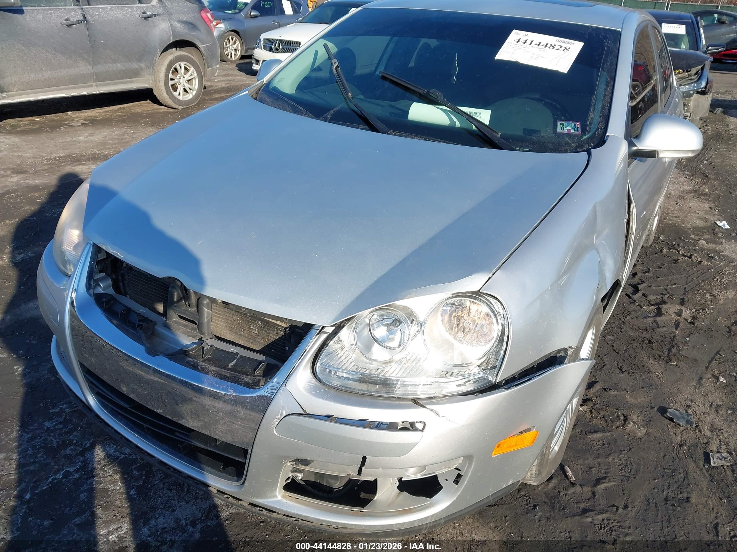 VOLKSWAGEN JETTA image 6