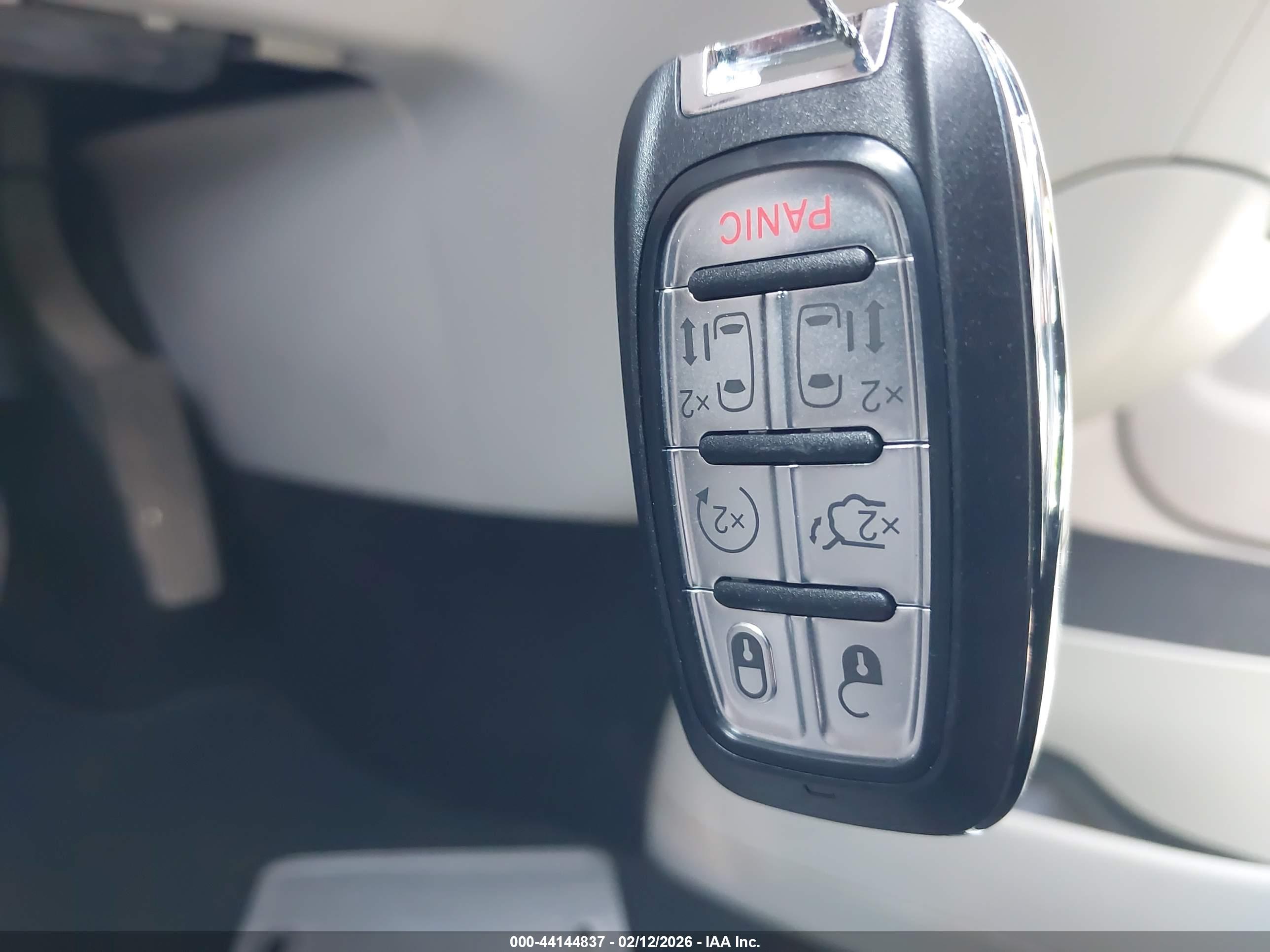 CHRYSLER PACIFICA image 11