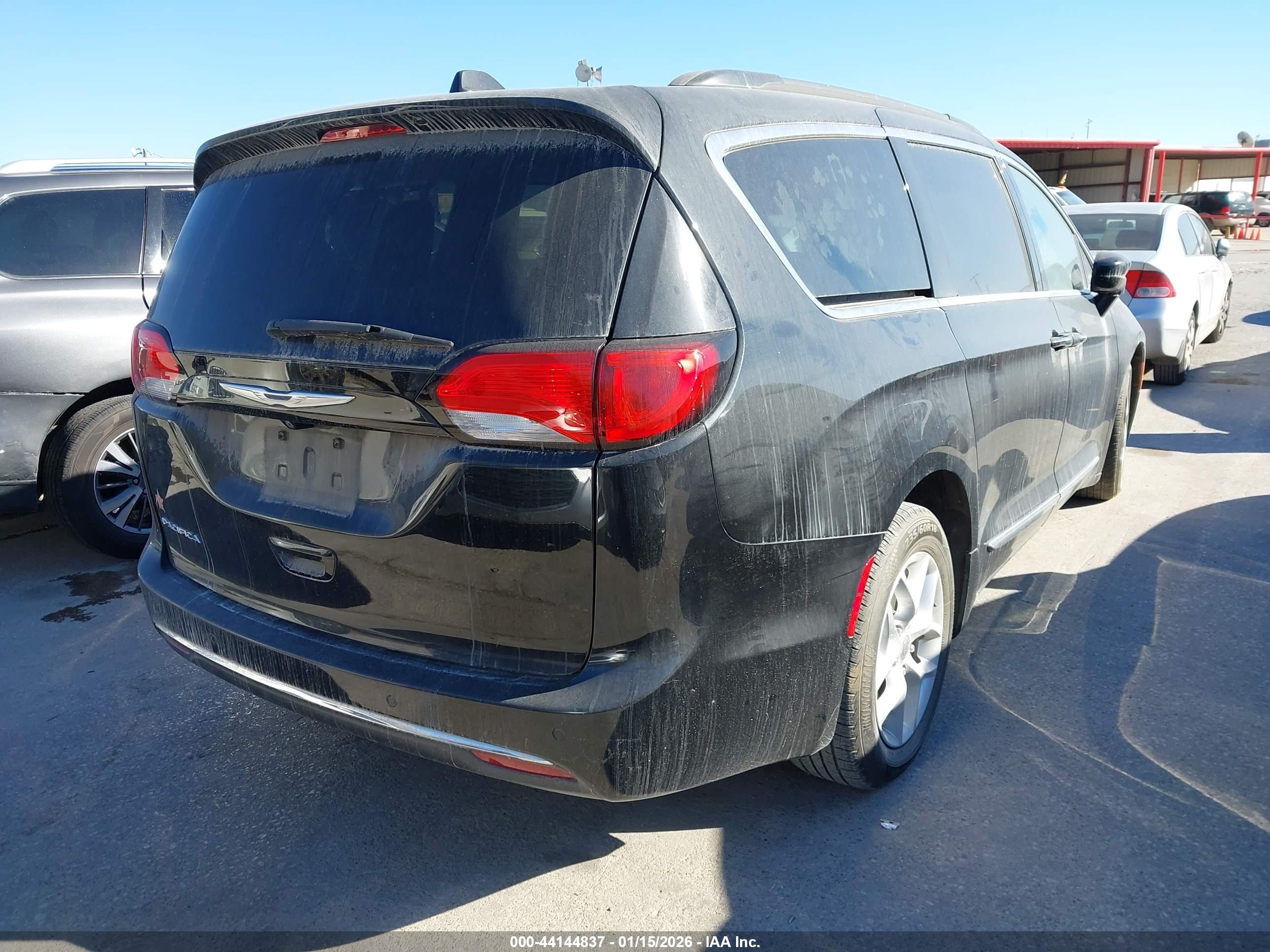 CHRYSLER PACIFICA image 4
