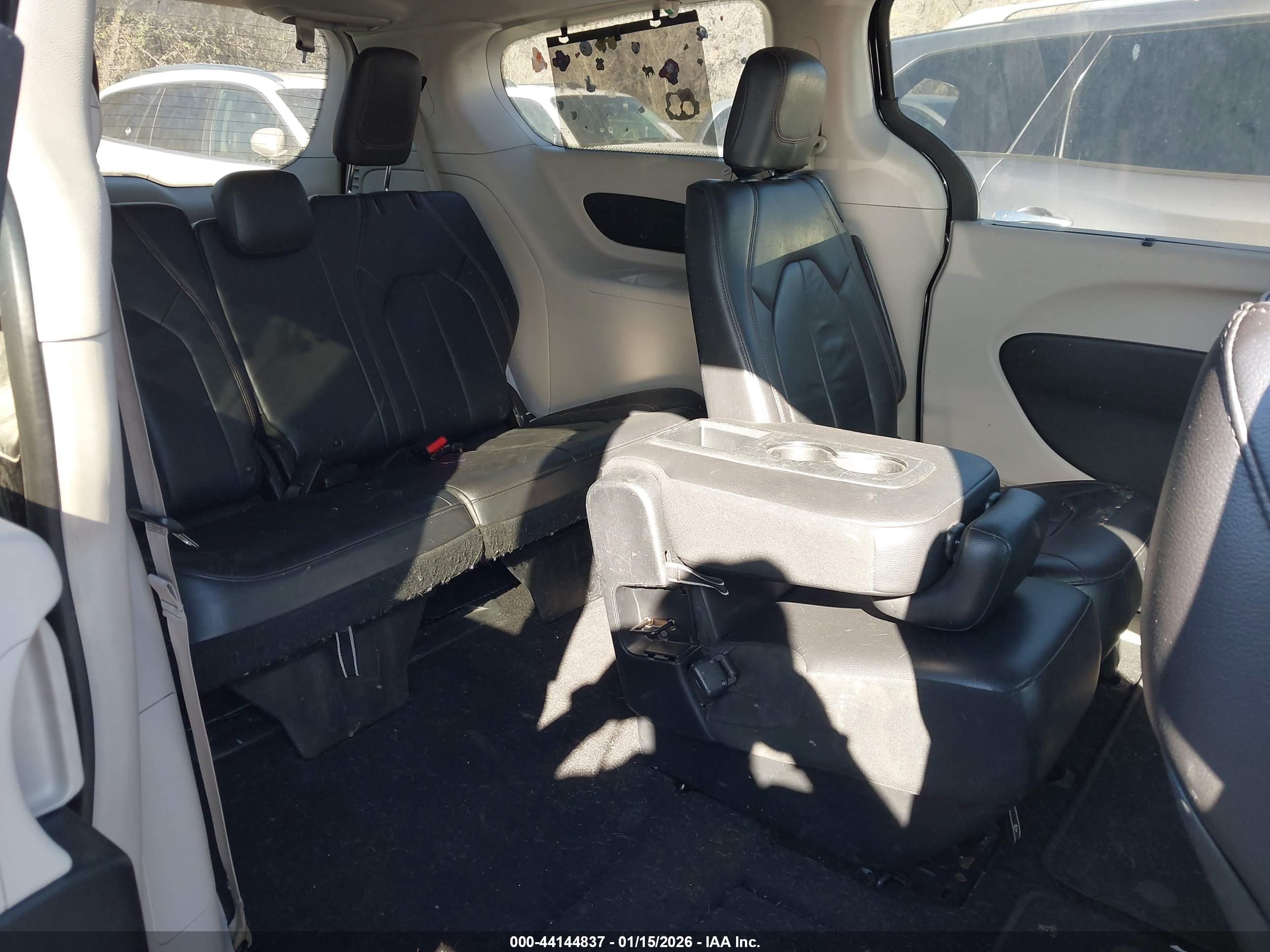 CHRYSLER PACIFICA image 8