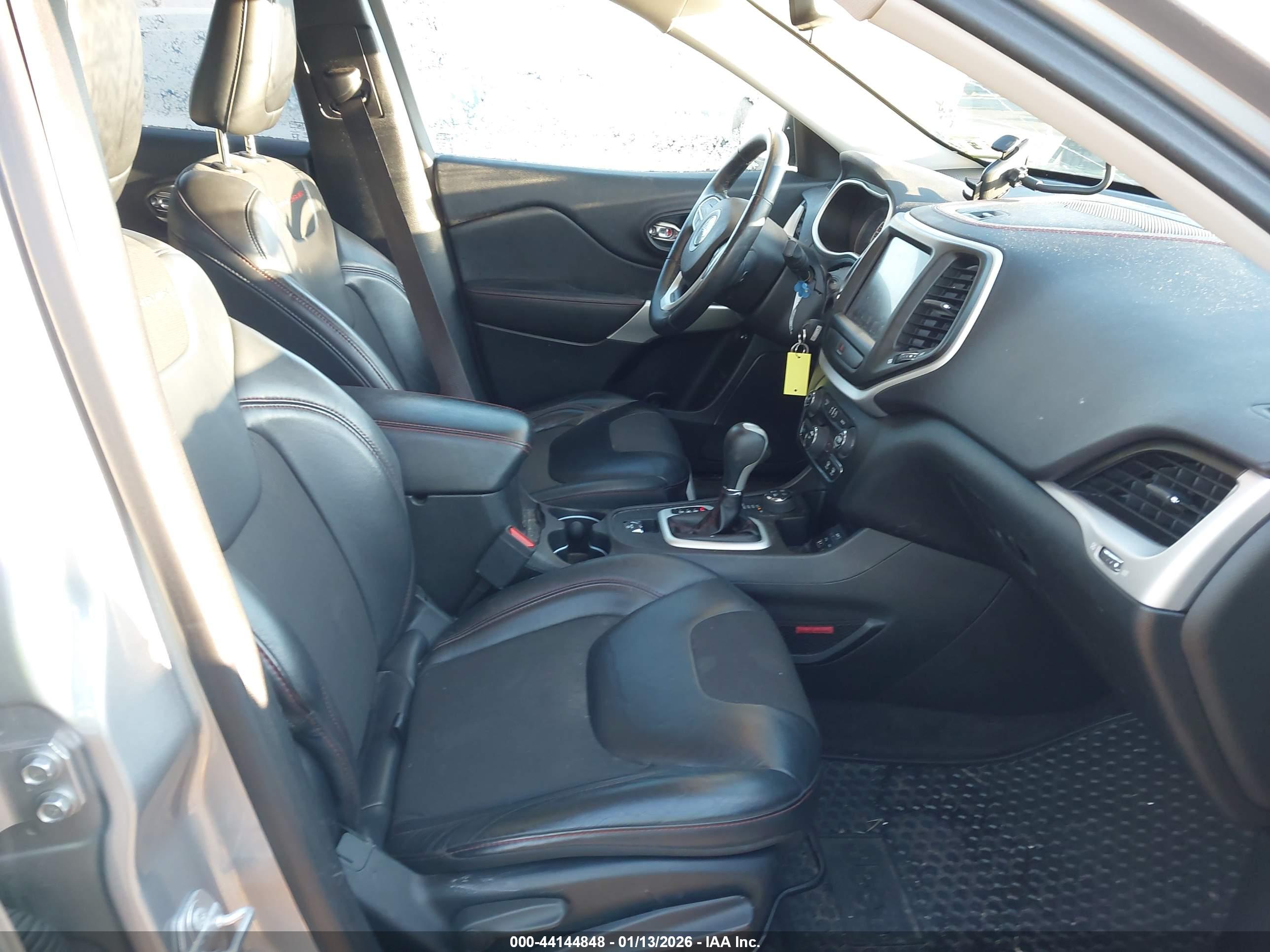 JEEP CHEROKEE image 5