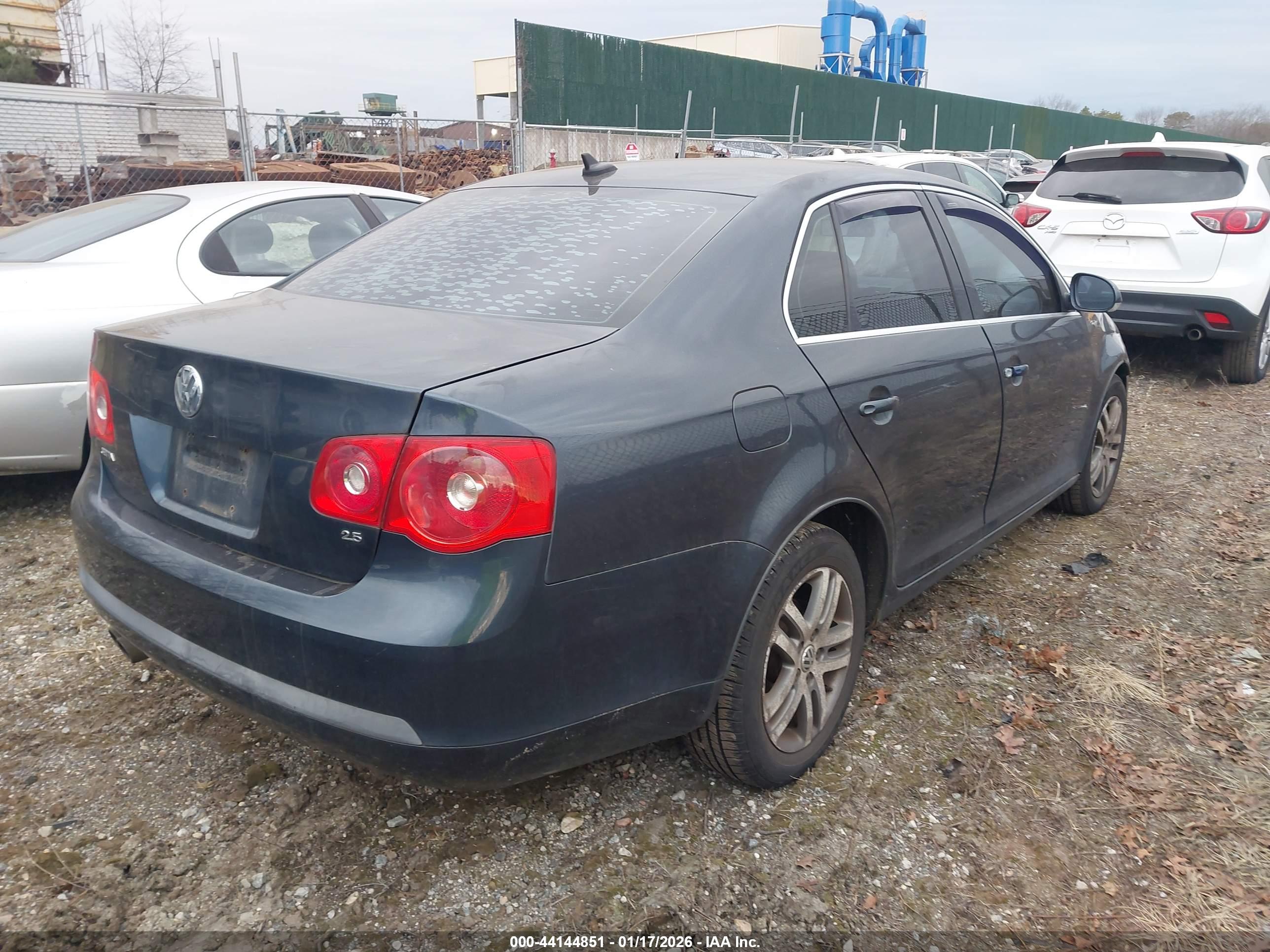 VOLKSWAGEN JETTA image 4