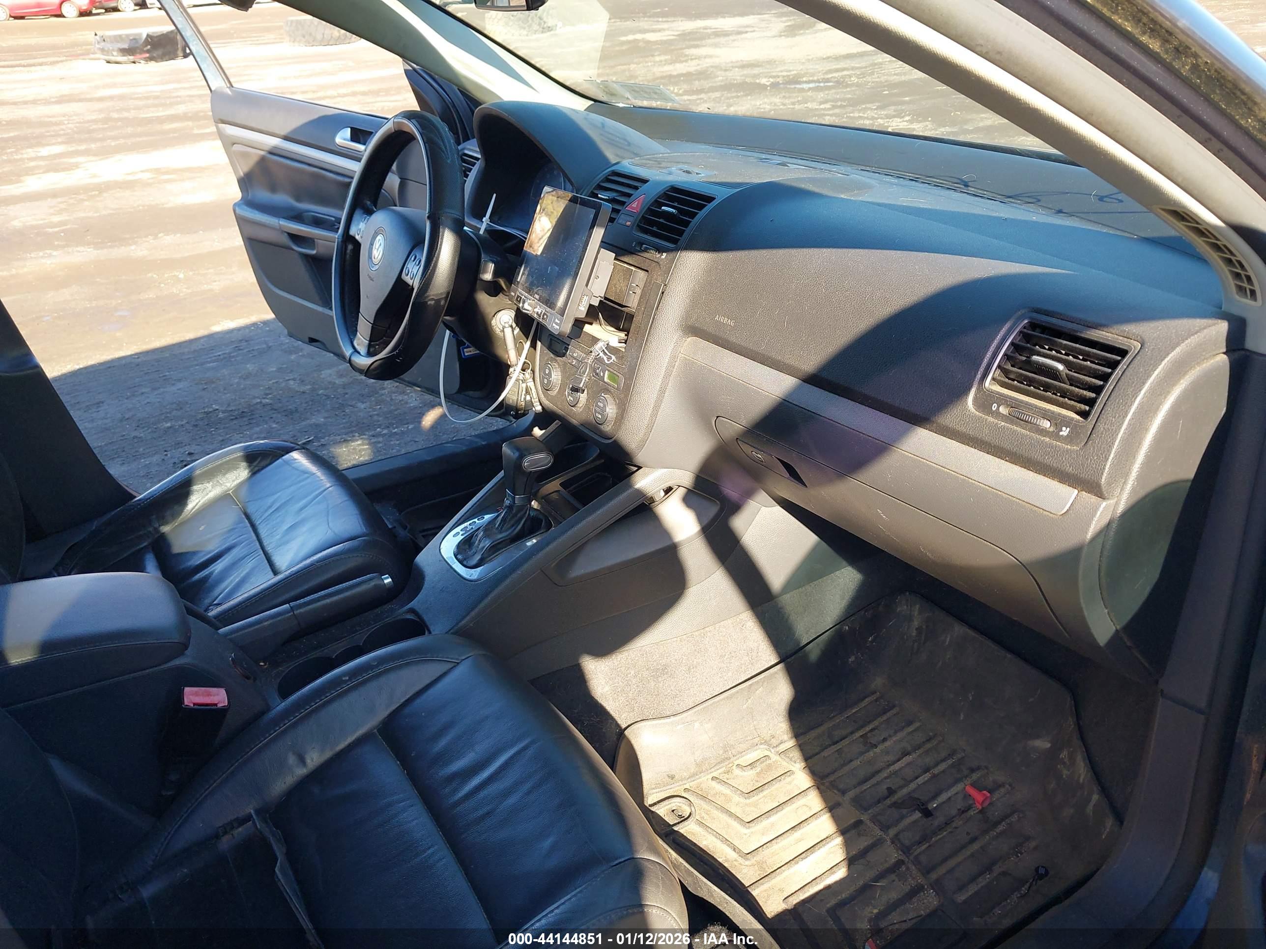 VOLKSWAGEN JETTA image 5