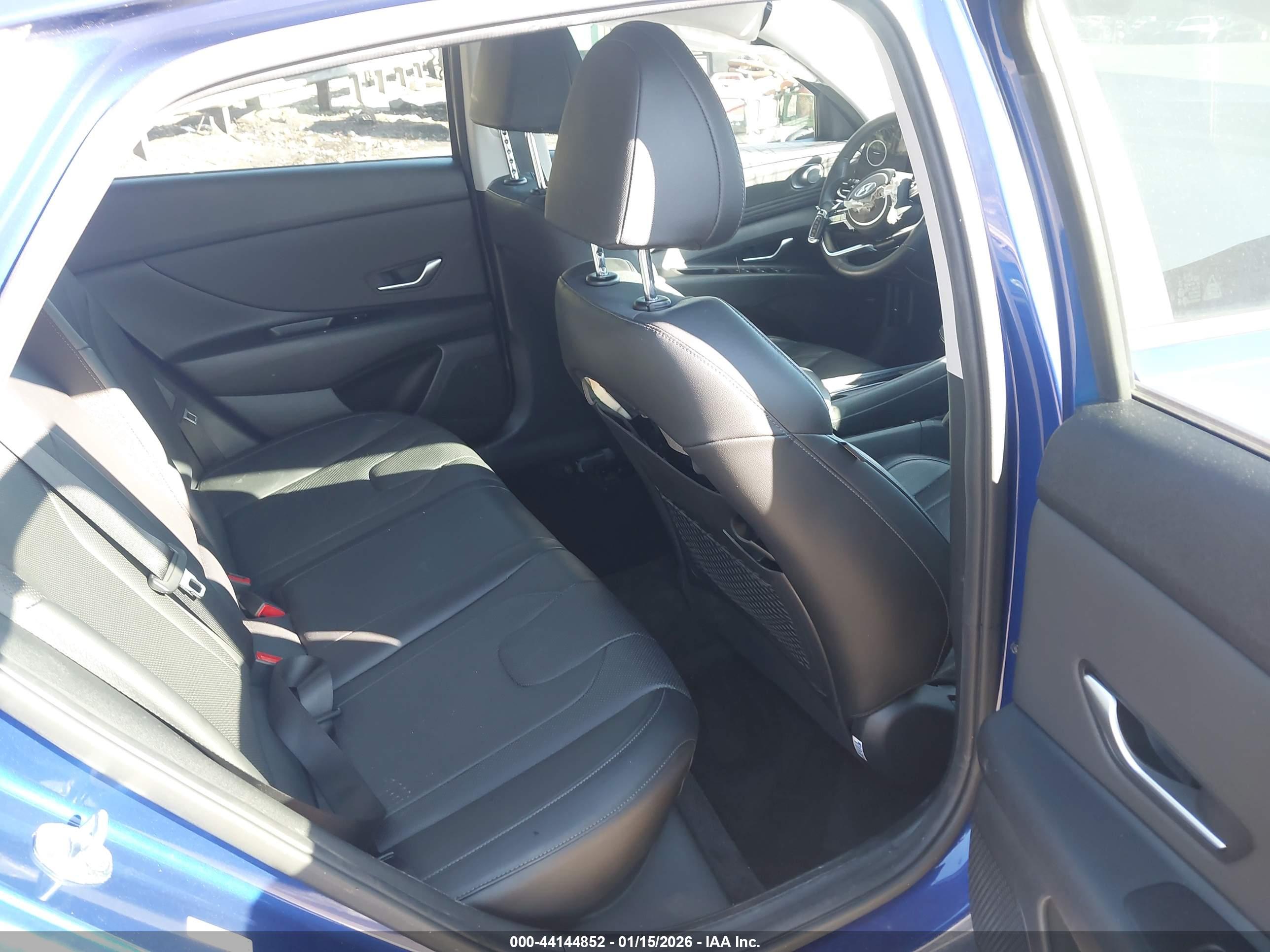 HYUNDAI ELANTRA image 8