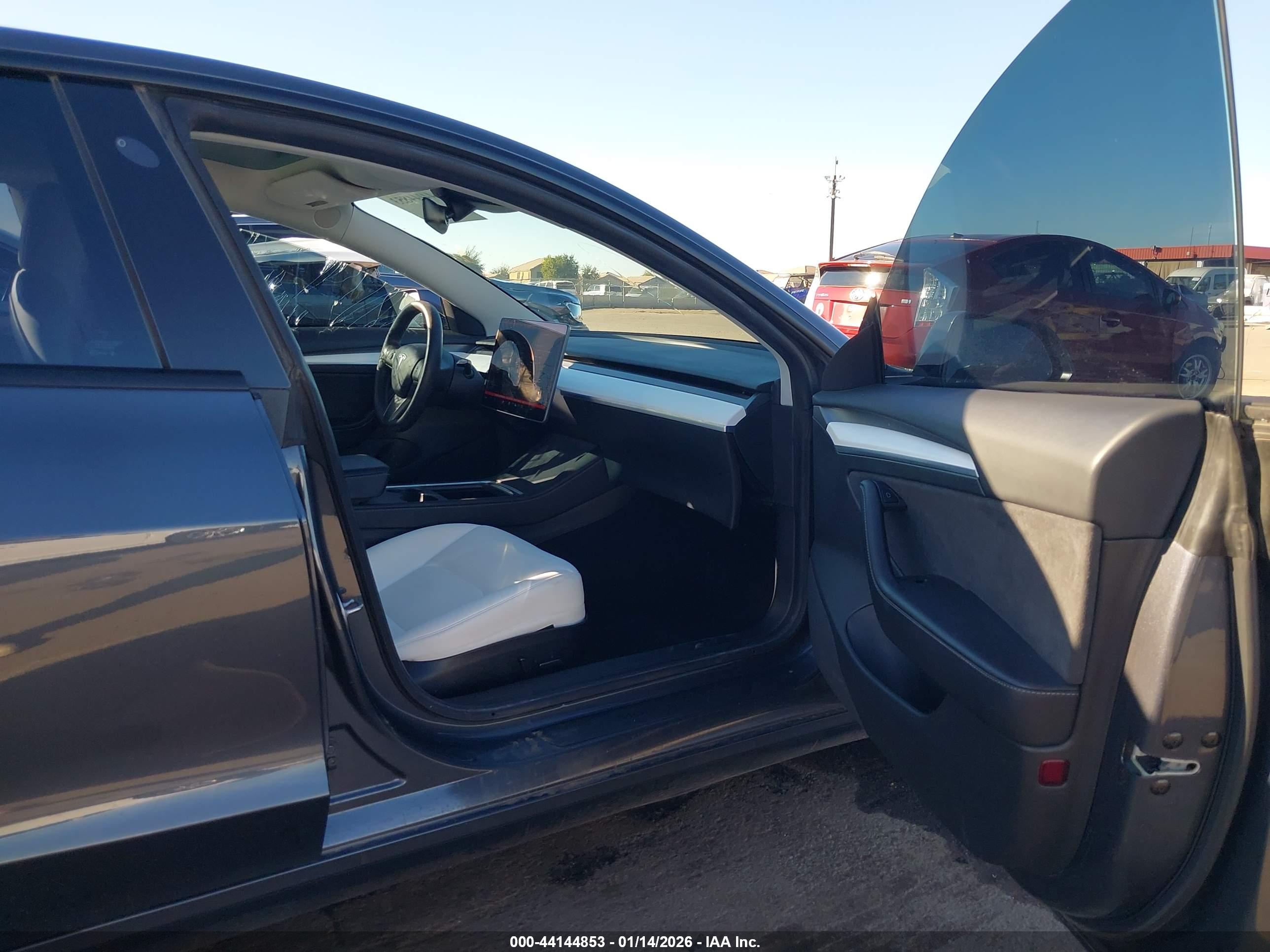 TESLA MODEL image 5
