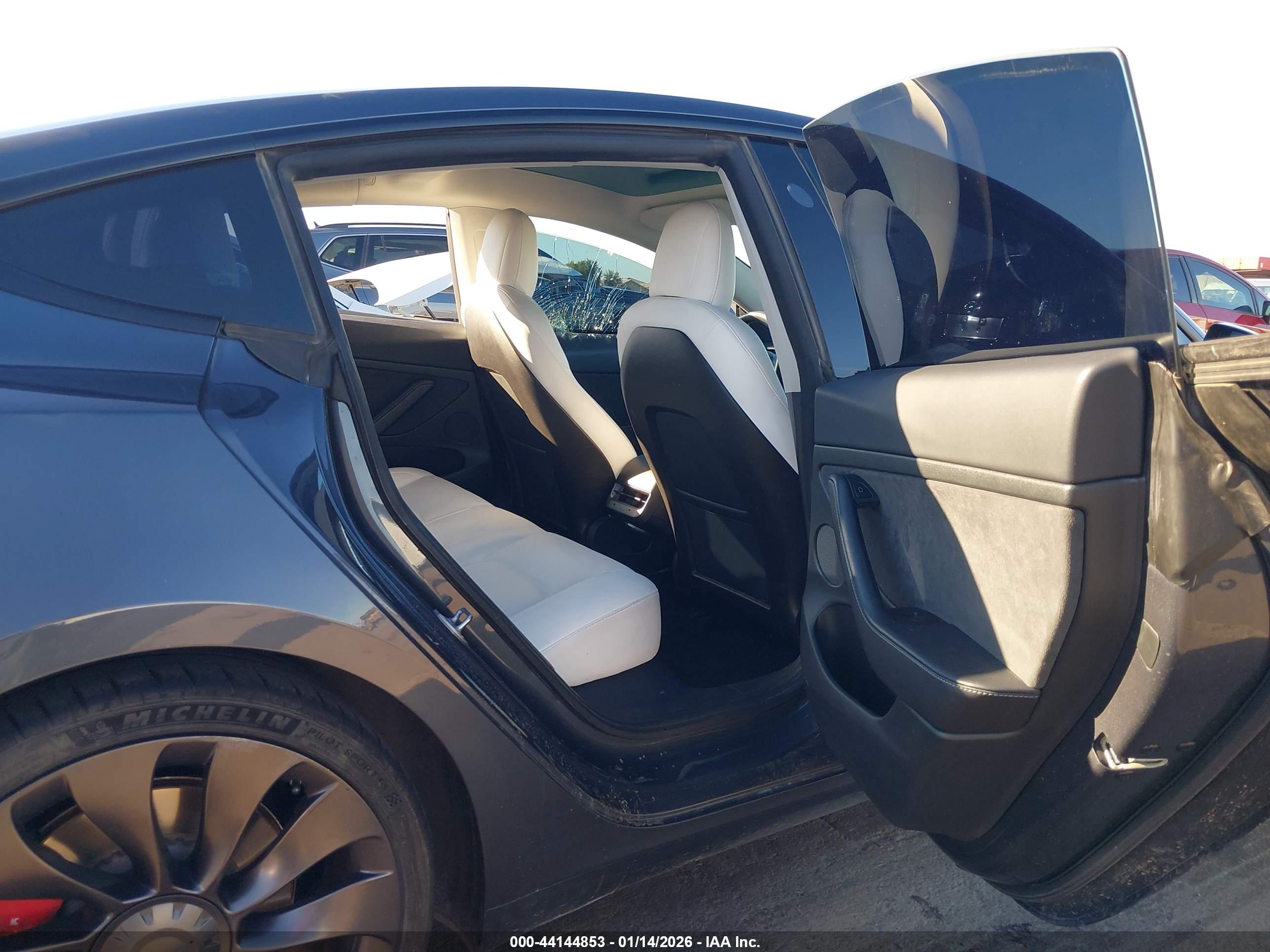TESLA MODEL image 8