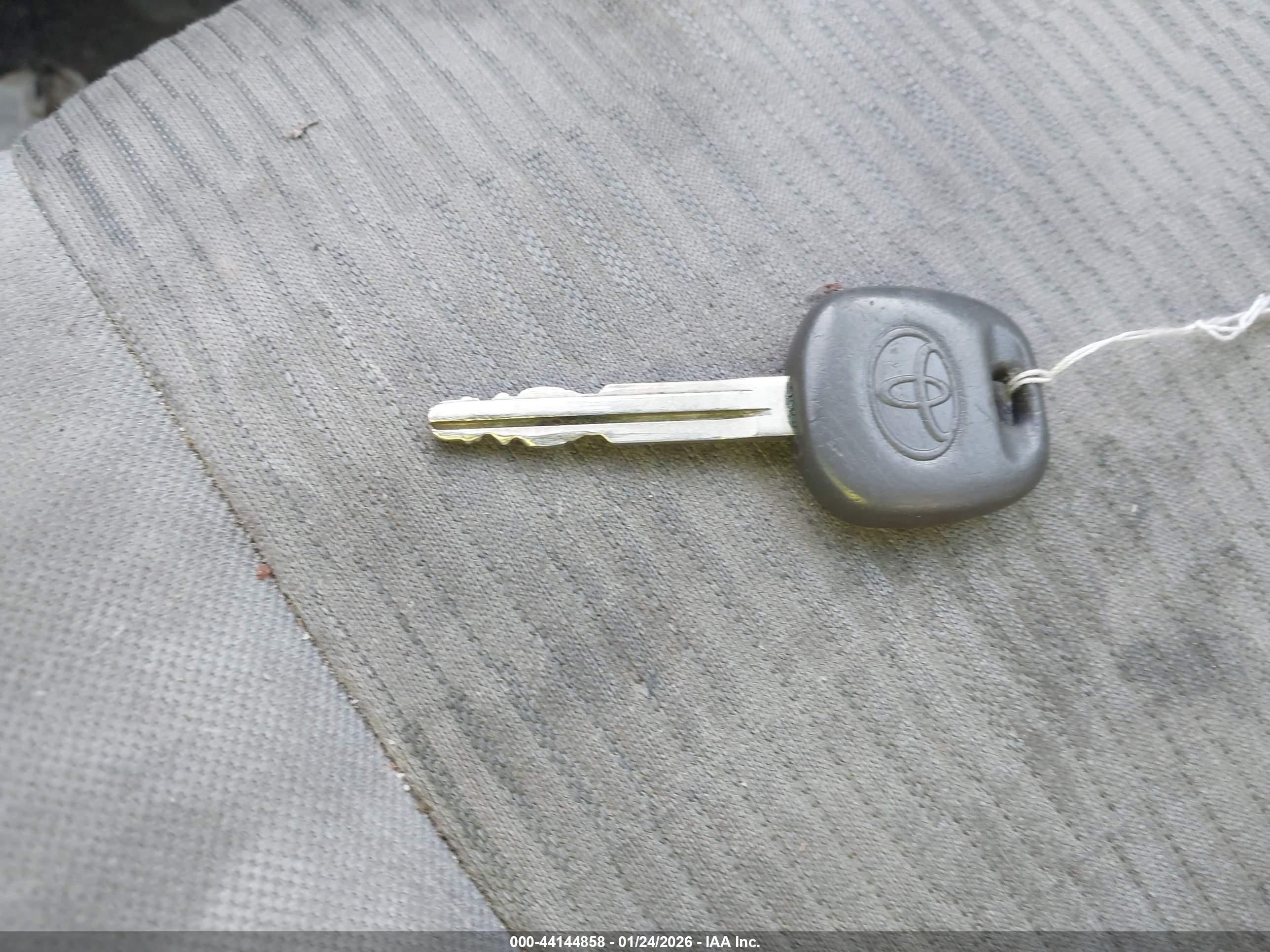 TOYOTA RAV4 image 11