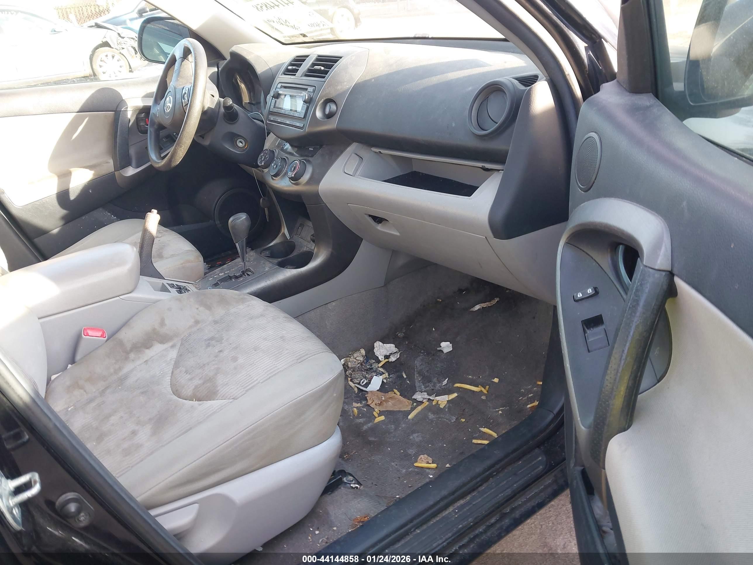 TOYOTA RAV4 image 5