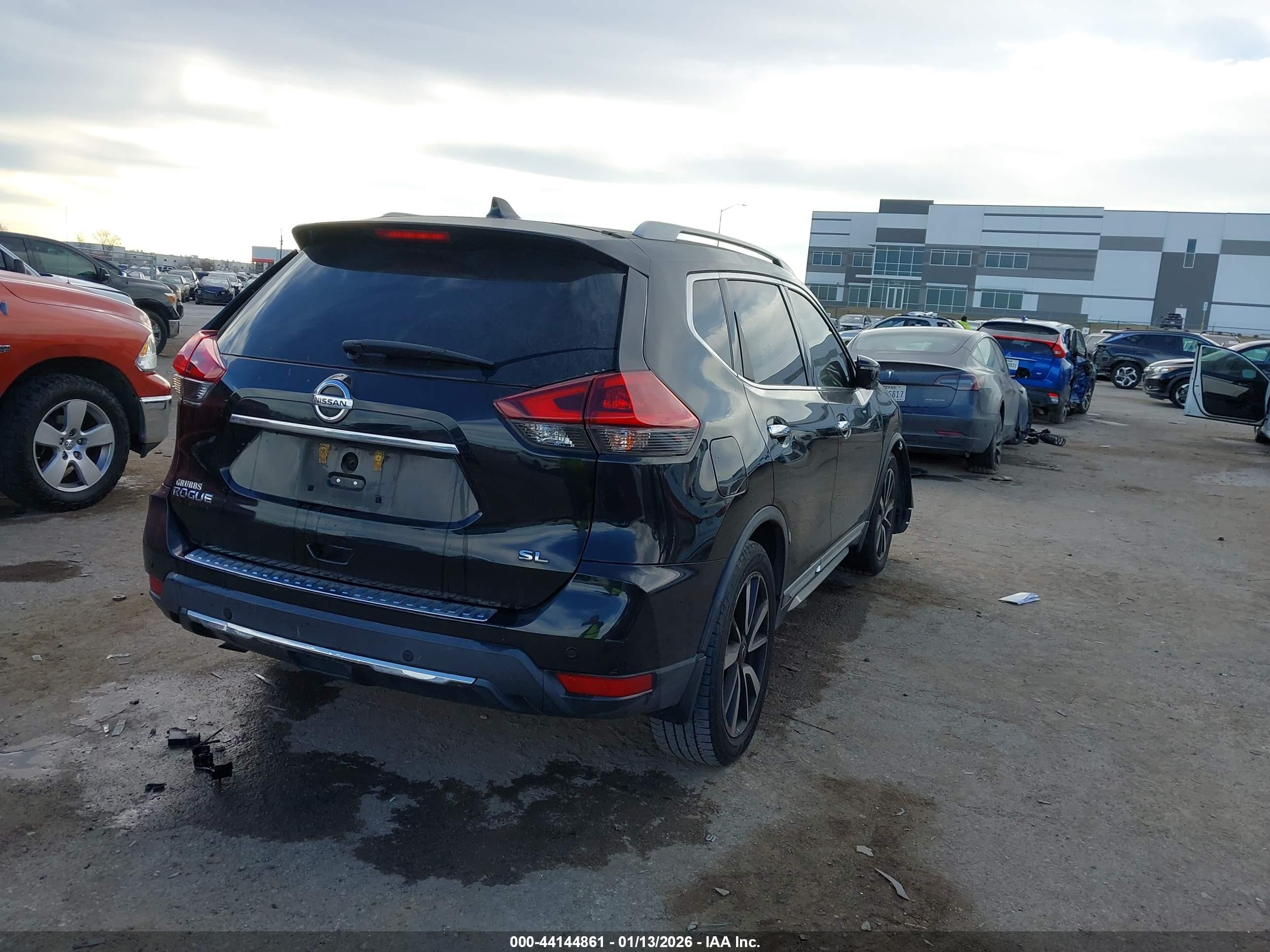 NISSAN ROGUE image 4