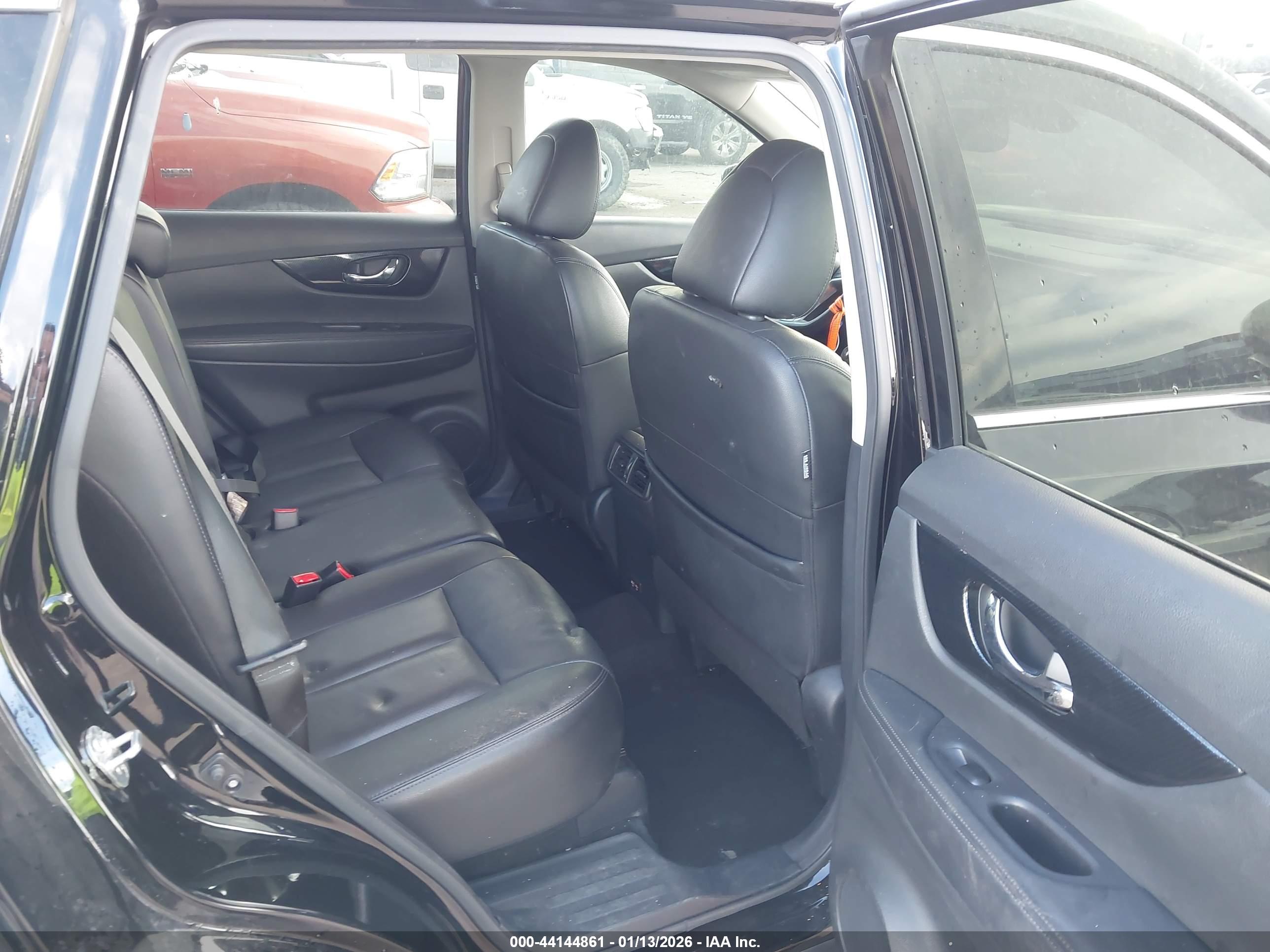 NISSAN ROGUE image 8