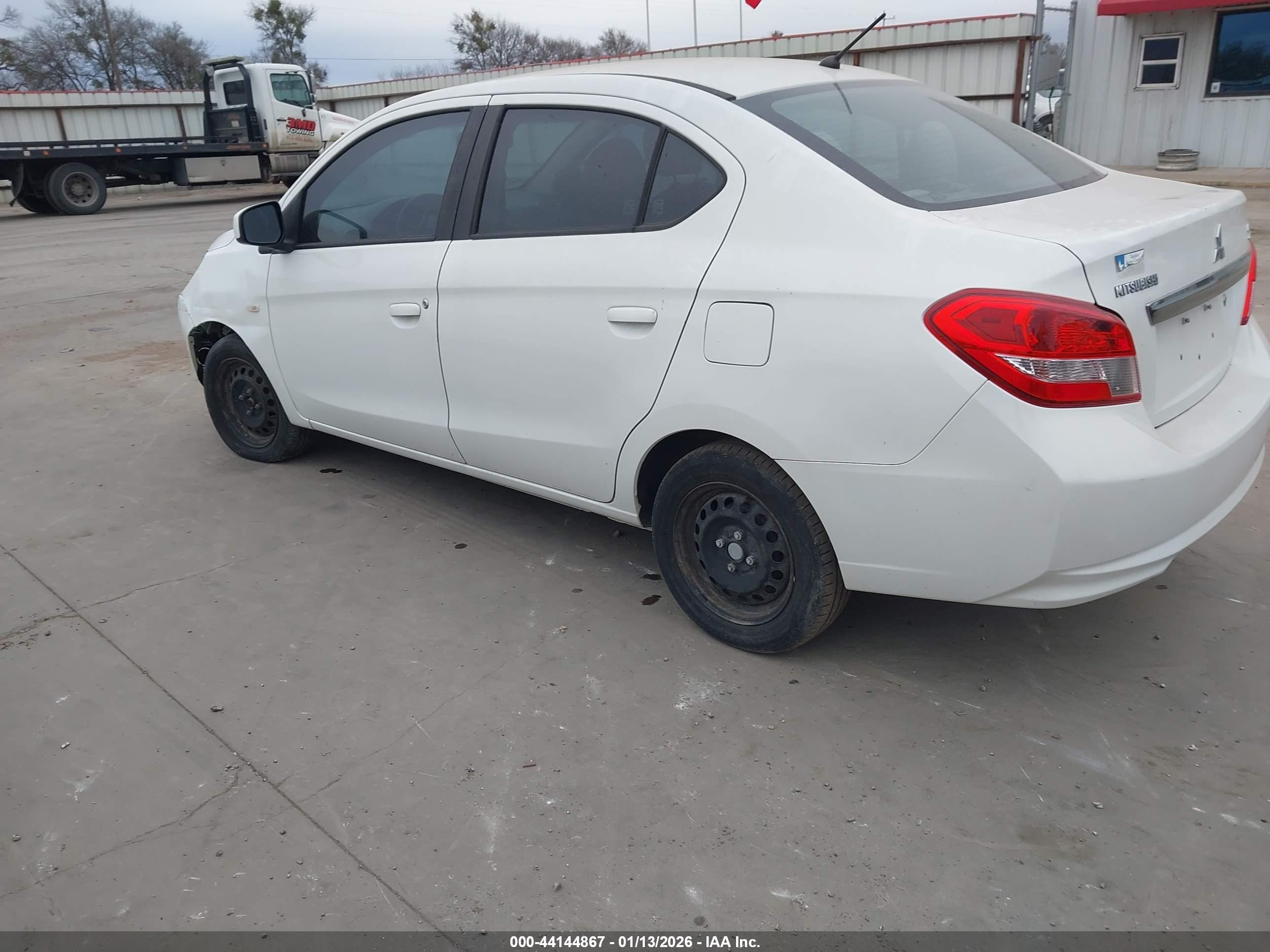 MITSUBISHI MIRAGE image 3